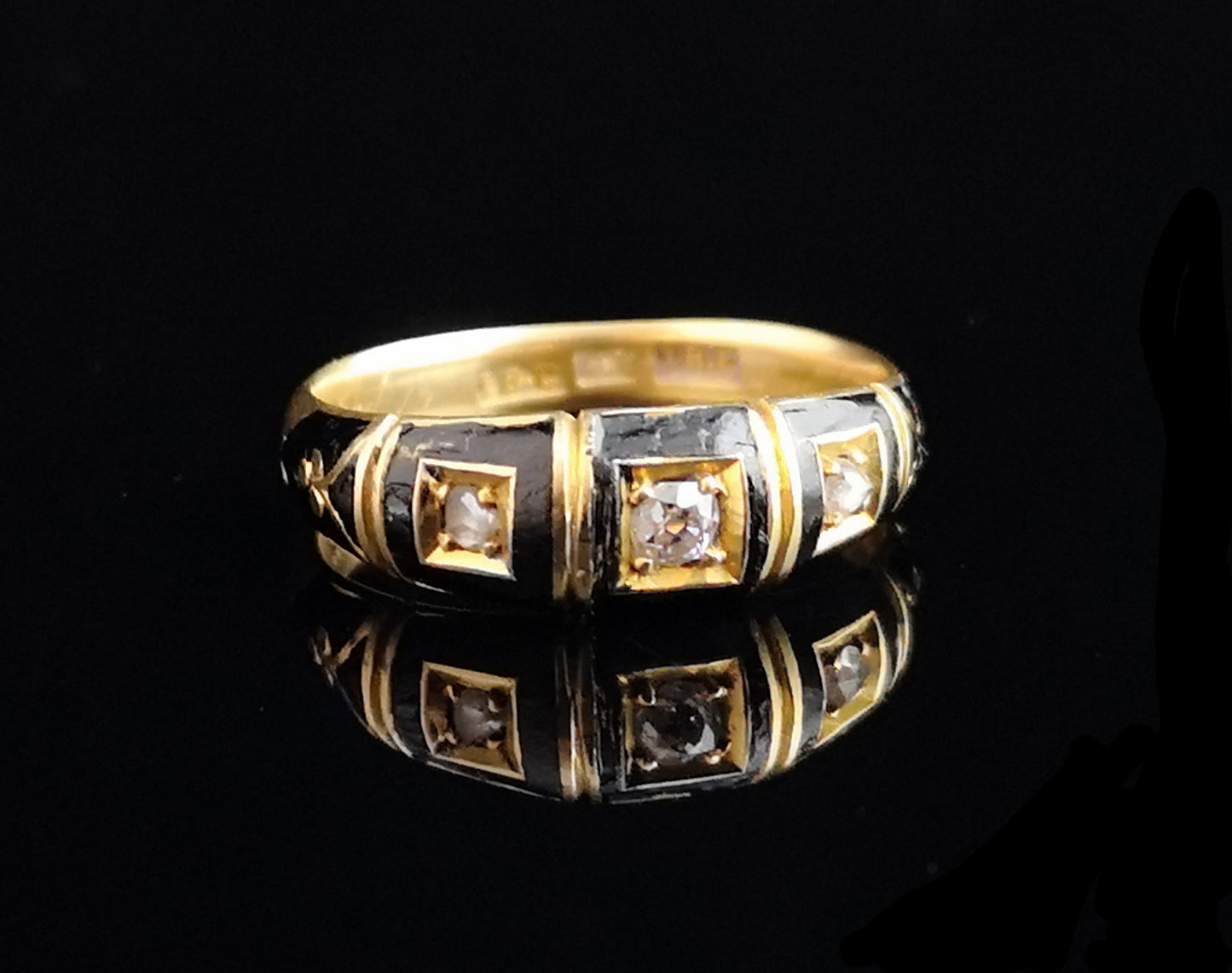 Antique Victorian Diamond mourning ring, 18ct gold and black enamel