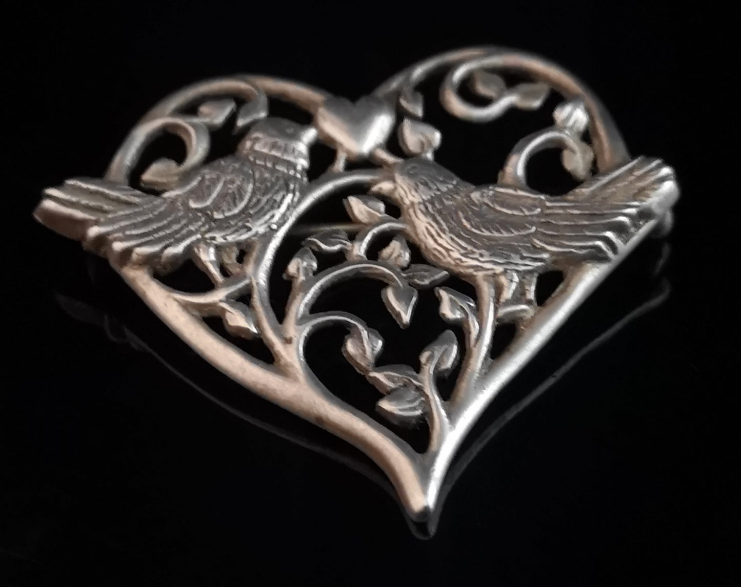 Vintage sterling silver lovebirds brooch