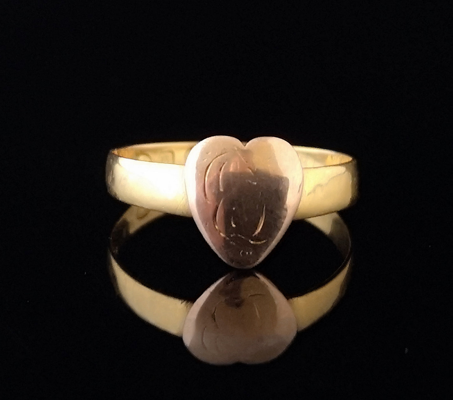 Victorian 22ct gold band ring, love heart