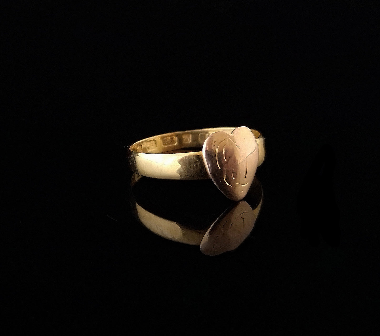 Victorian 22ct gold band ring, love heart