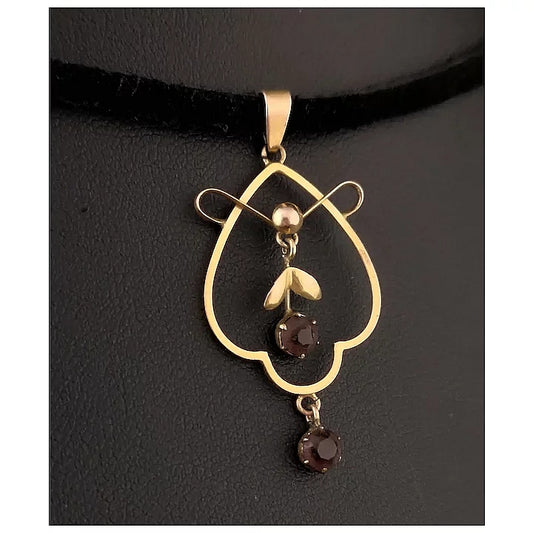 Art Nouveau gold lavalier pendant, Amethyst