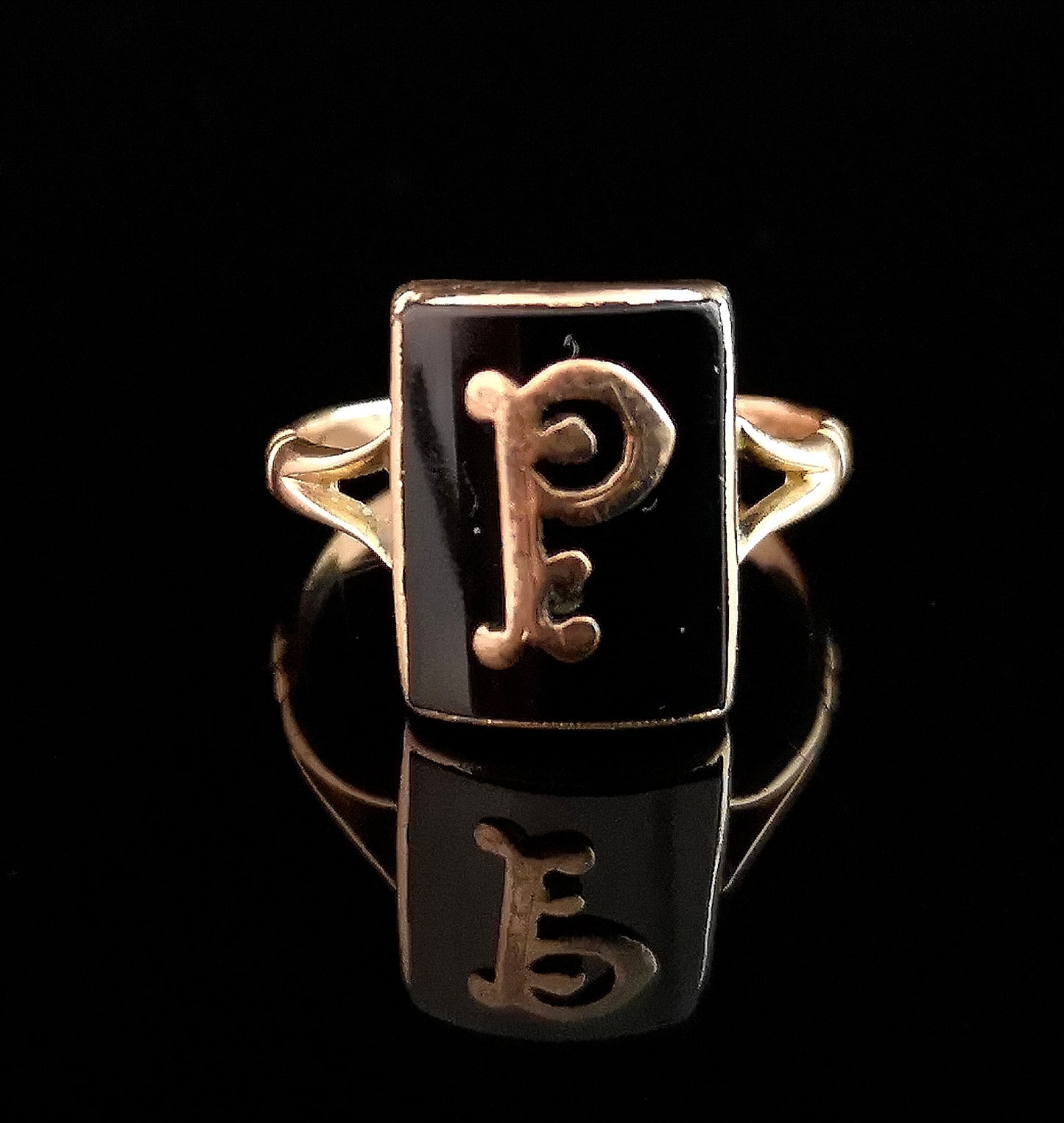 Antique mourning ring, 9ct Rose gold, Onyx, P initial