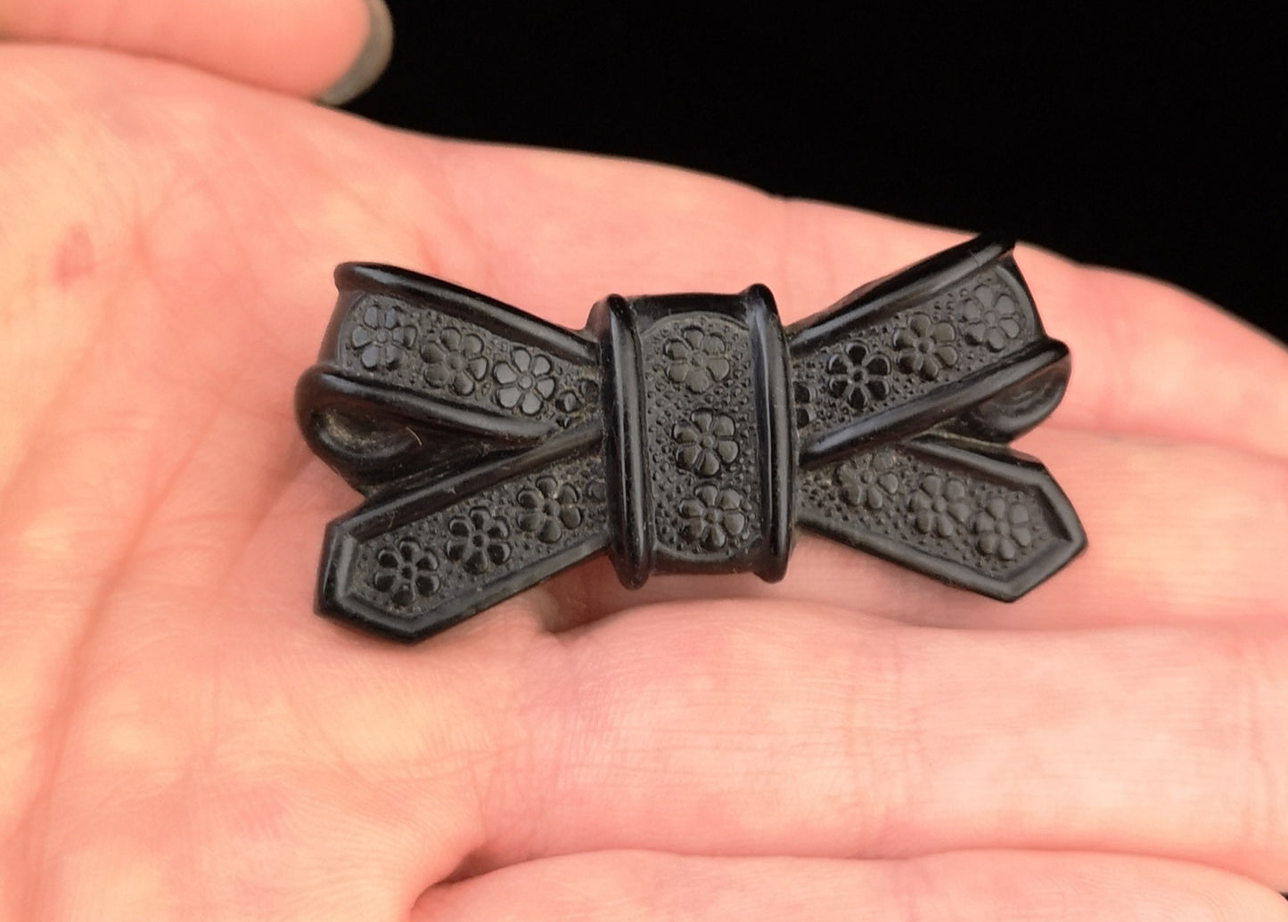 Victorian Whitby jet bow brooch, forget me not