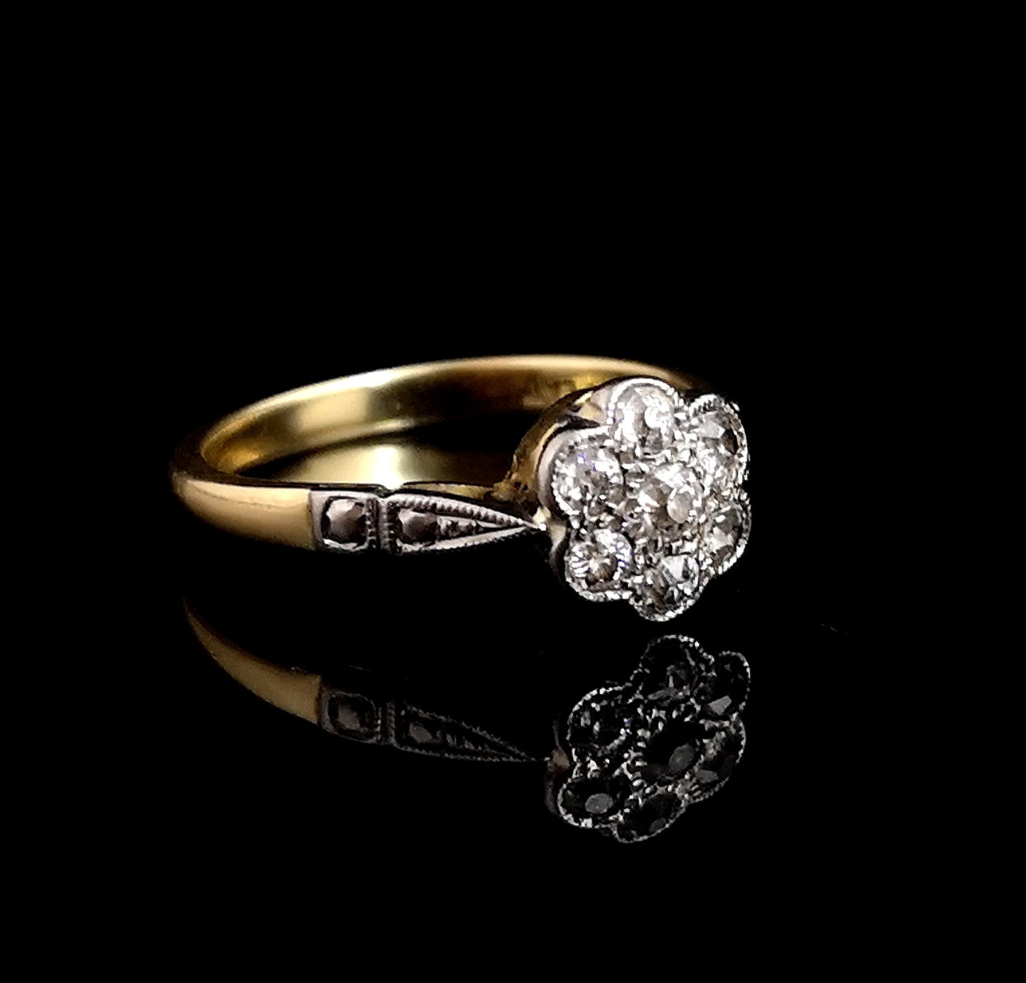 Antique Diamond flower ring, 18ct gold and platinum