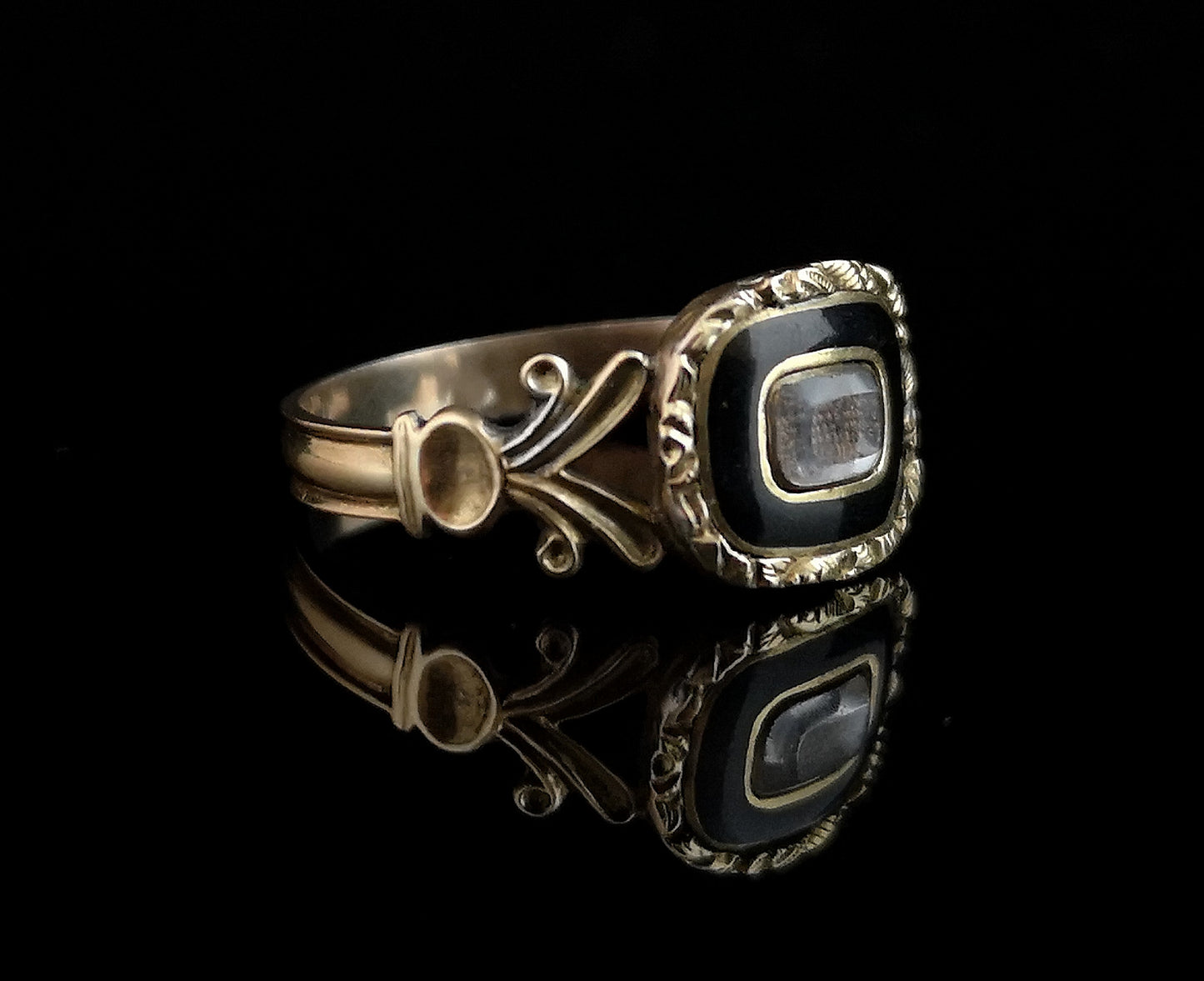 Antique Georgian hairwork mourning ring, 12ct gold, black enamel