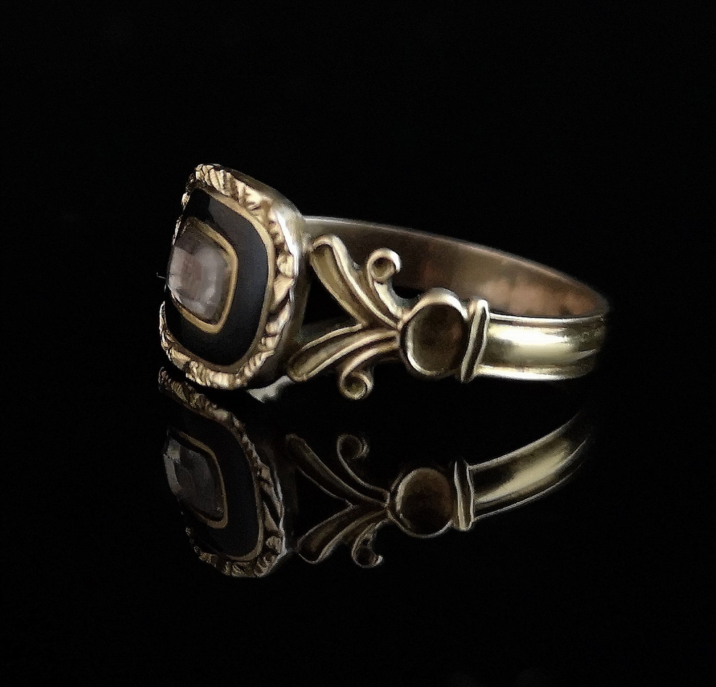 Antique Georgian hairwork mourning ring, 12ct gold, black enamel