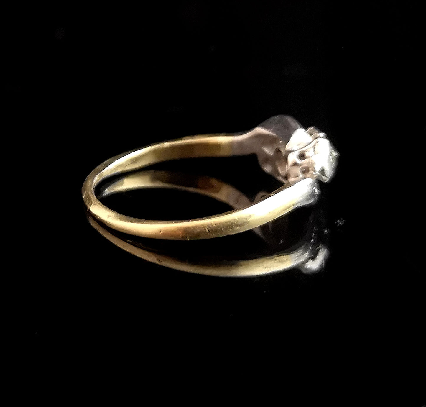 Vintage Art Deco diamond trilogy ring, 18ct gold and platinum