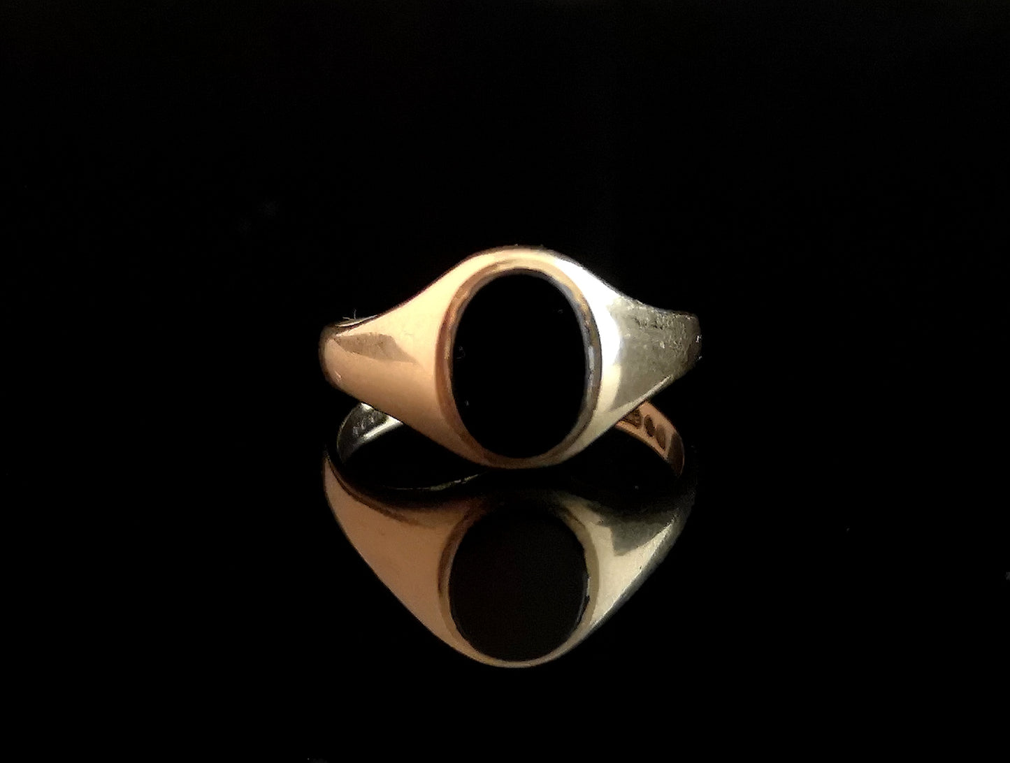 Vintage Onyx signet ring, 9ct gold