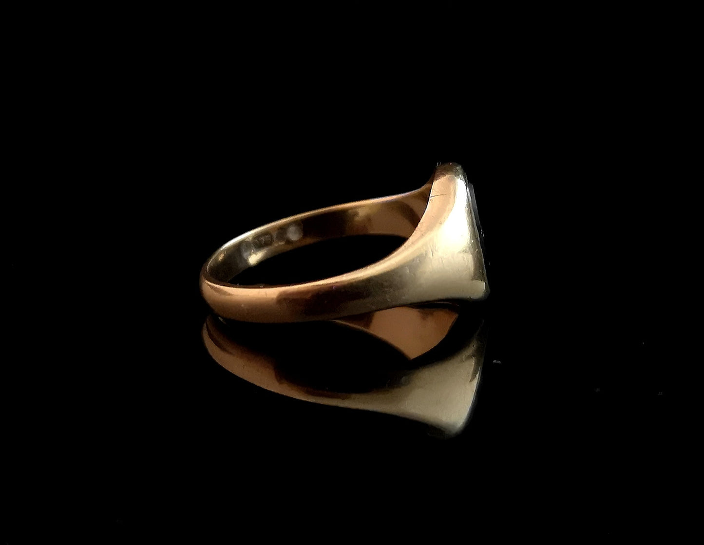 Vintage Onyx signet ring, 9ct gold