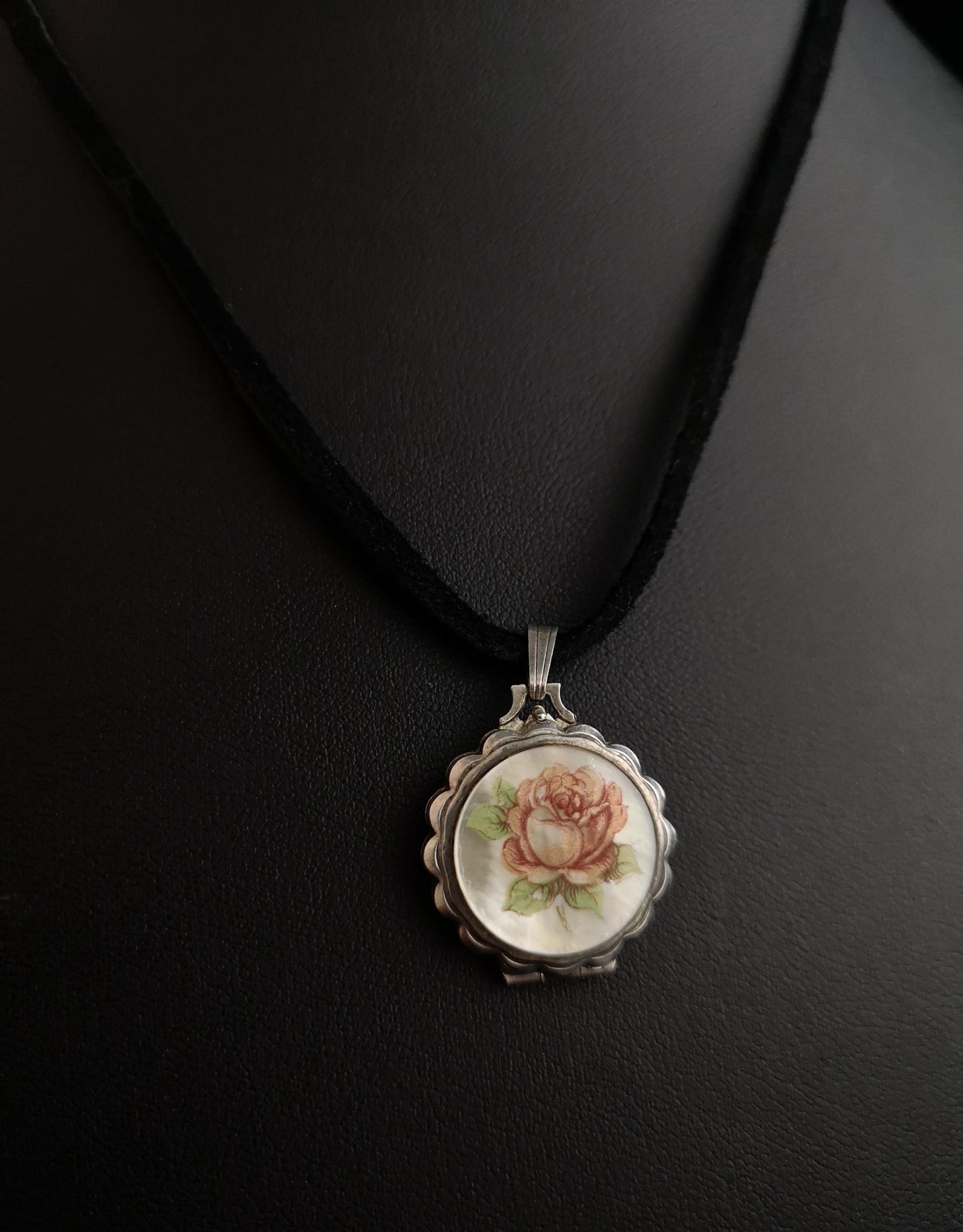 Vintage silver locket, Mother of pearl, Rose