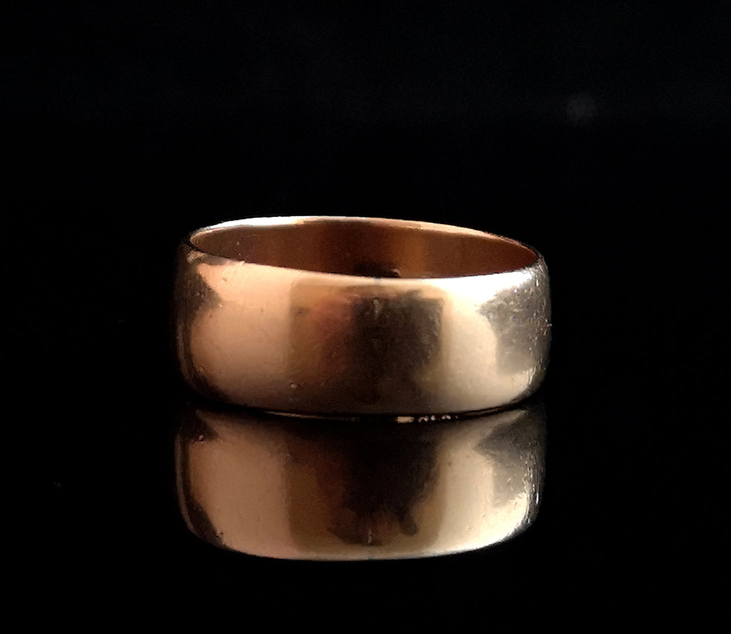 Antique Victorian wedding ring, wide band, 9ct gold