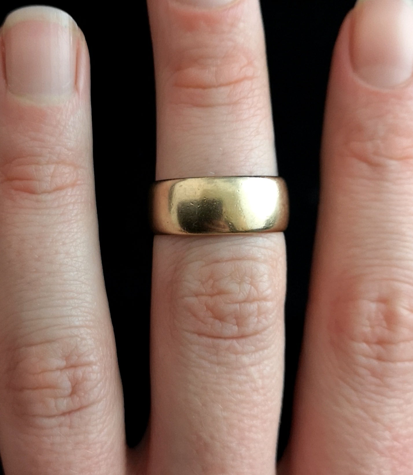 Antique Victorian wedding ring, wide band, 9ct gold