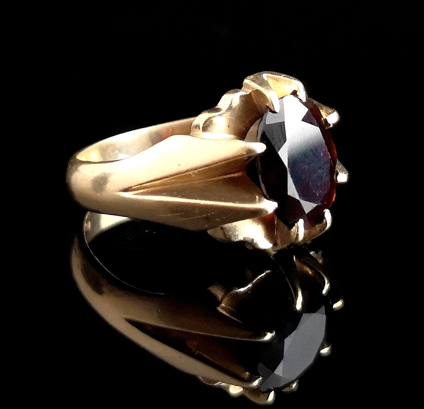 Vintage Garnet dress ring, 9ct gold, heavy