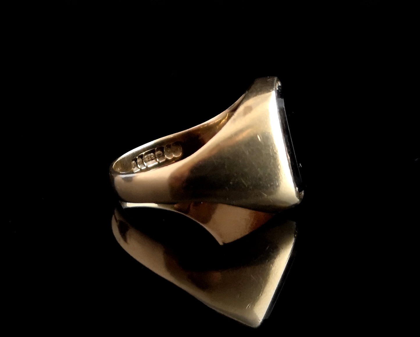 Vintage 9ct gold Onyx signet ring