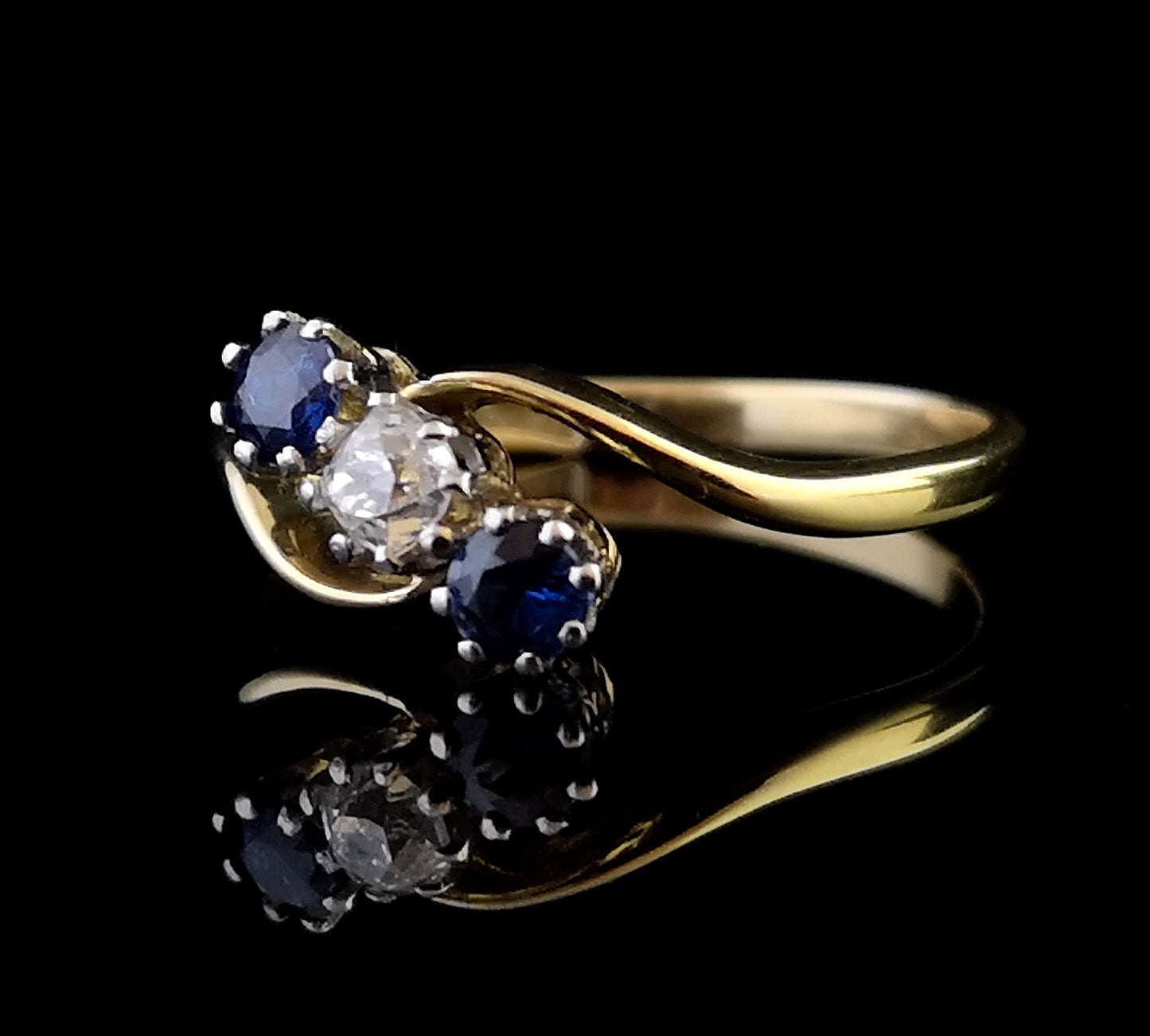 Vintage Art Deco Sapphire and Diamond crossover ring, 18ct gold and platinum