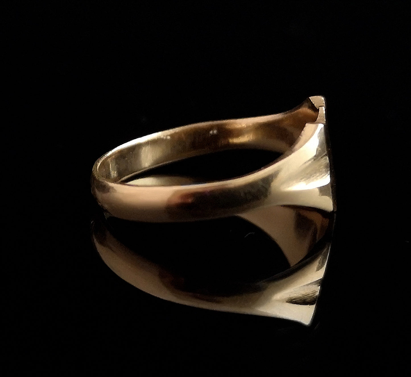 Antique Edwardian 18ct gold shield signet ring