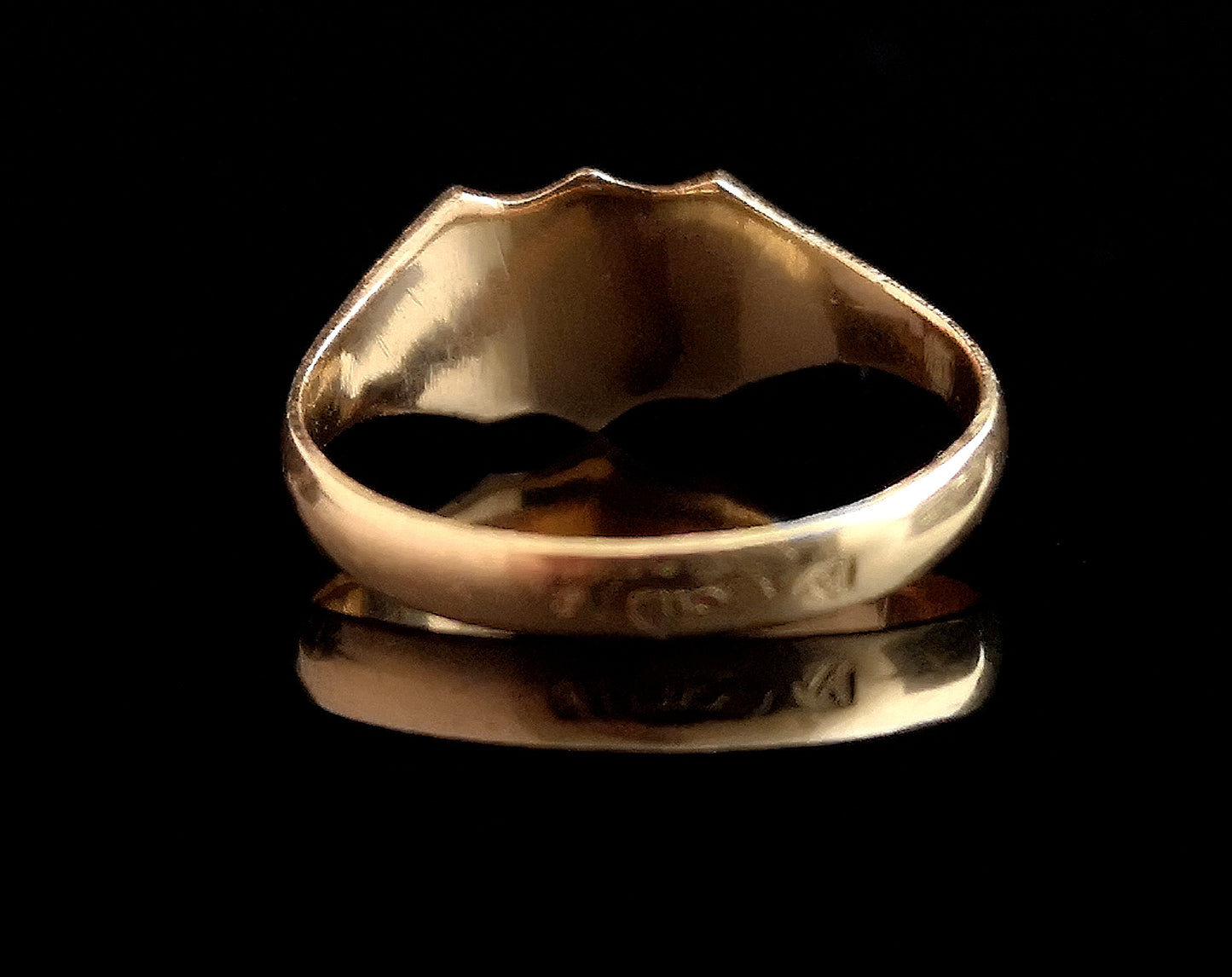 Antique Edwardian 18ct gold shield signet ring