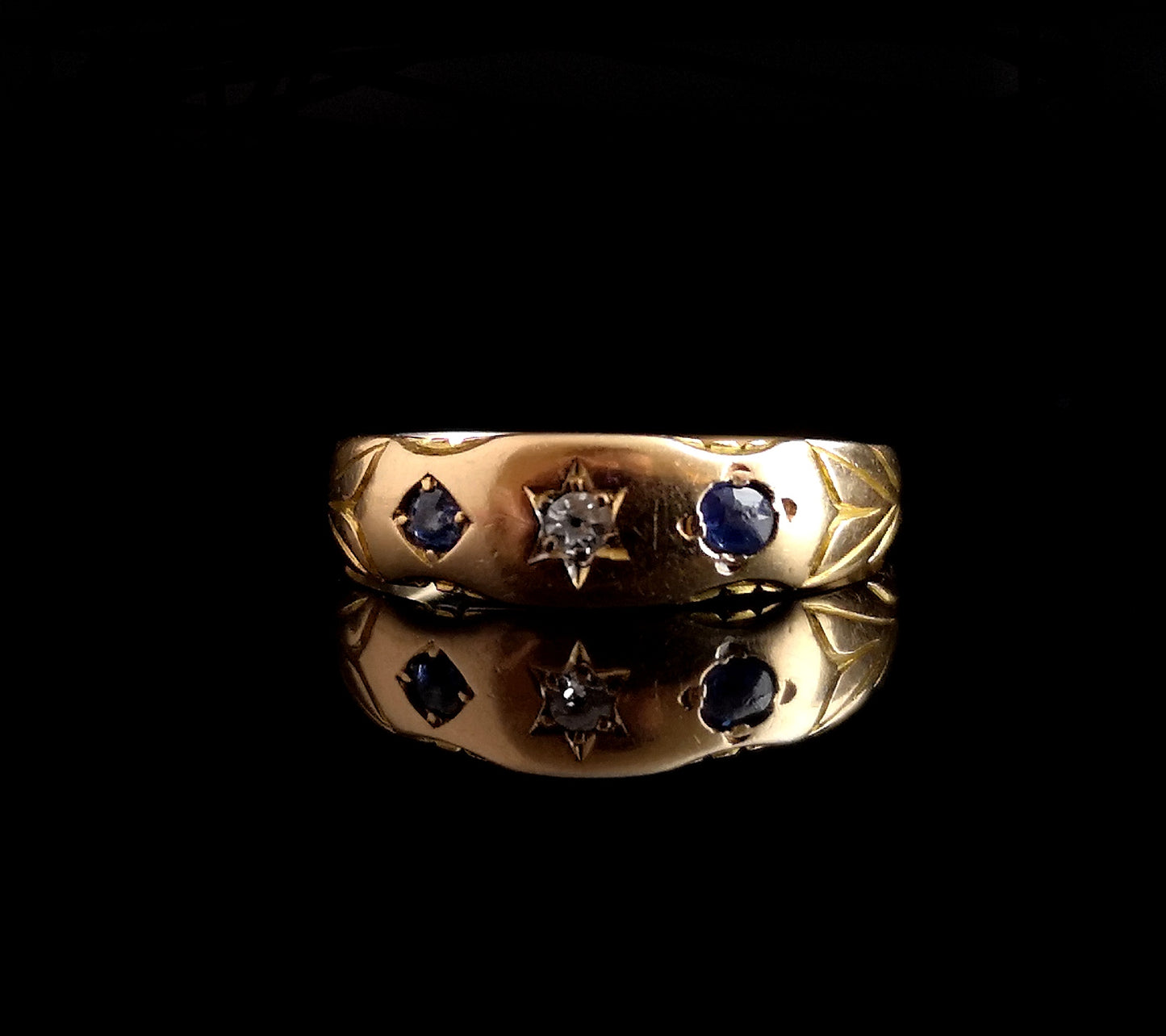 Antique Victorian Sapphire and Diamond ring, 15ct gold