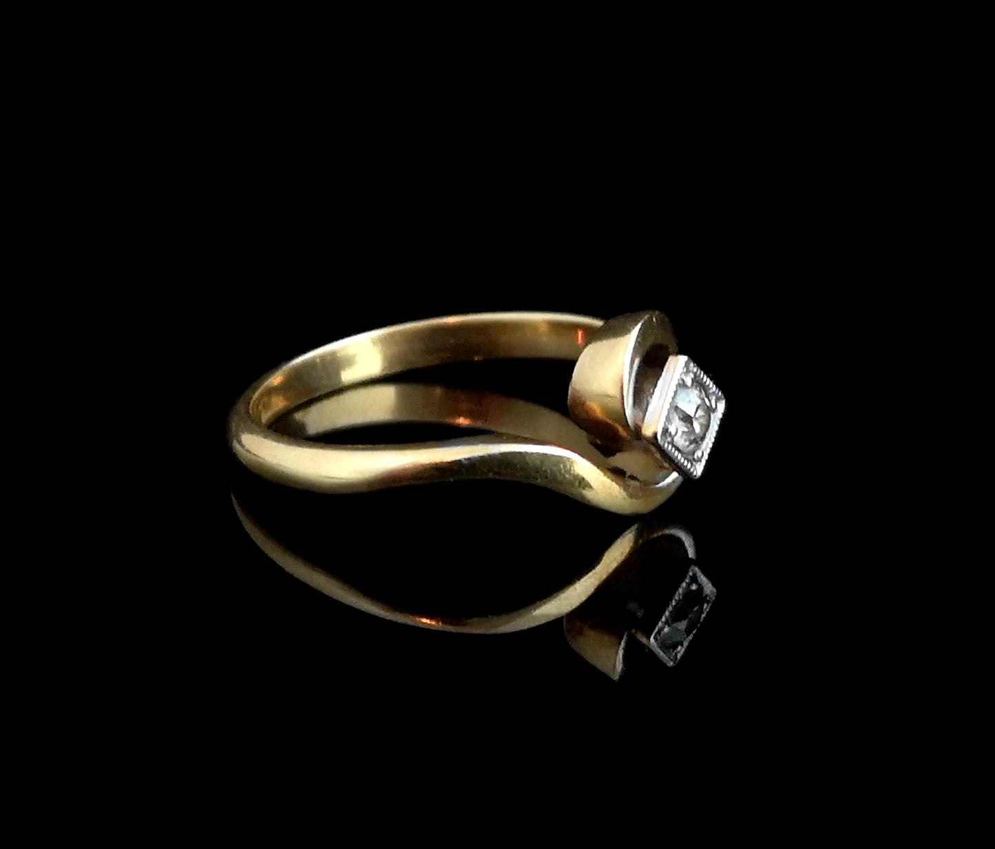 Vintage Art Deco diamond ring, crossover, 18ct gold and platinum