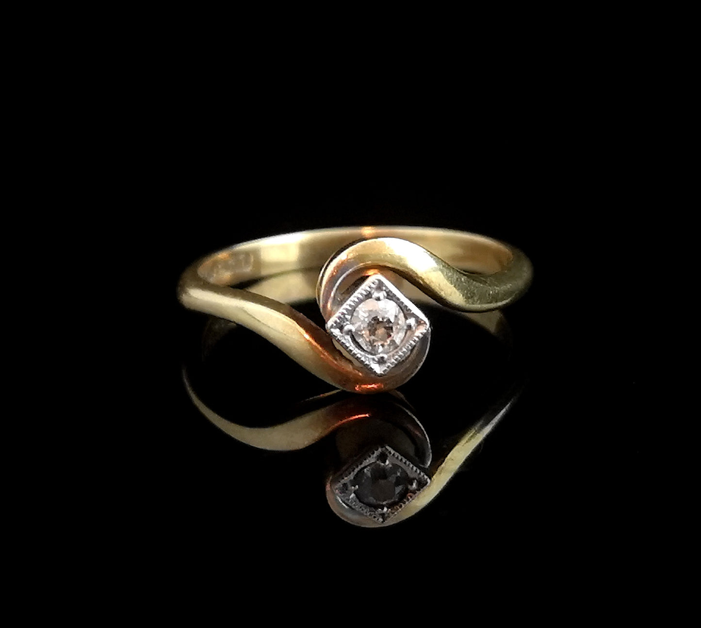 Vintage Art Deco diamond ring, crossover, 18ct gold and platinum