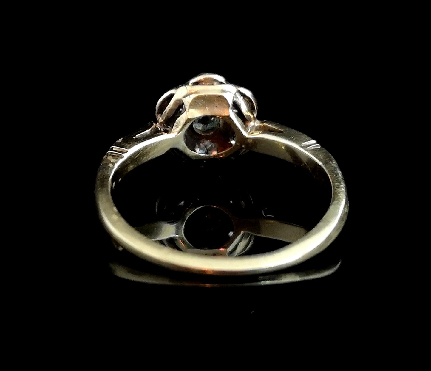 Art Deco diamond daisy ring, 18ct gold and platinum
