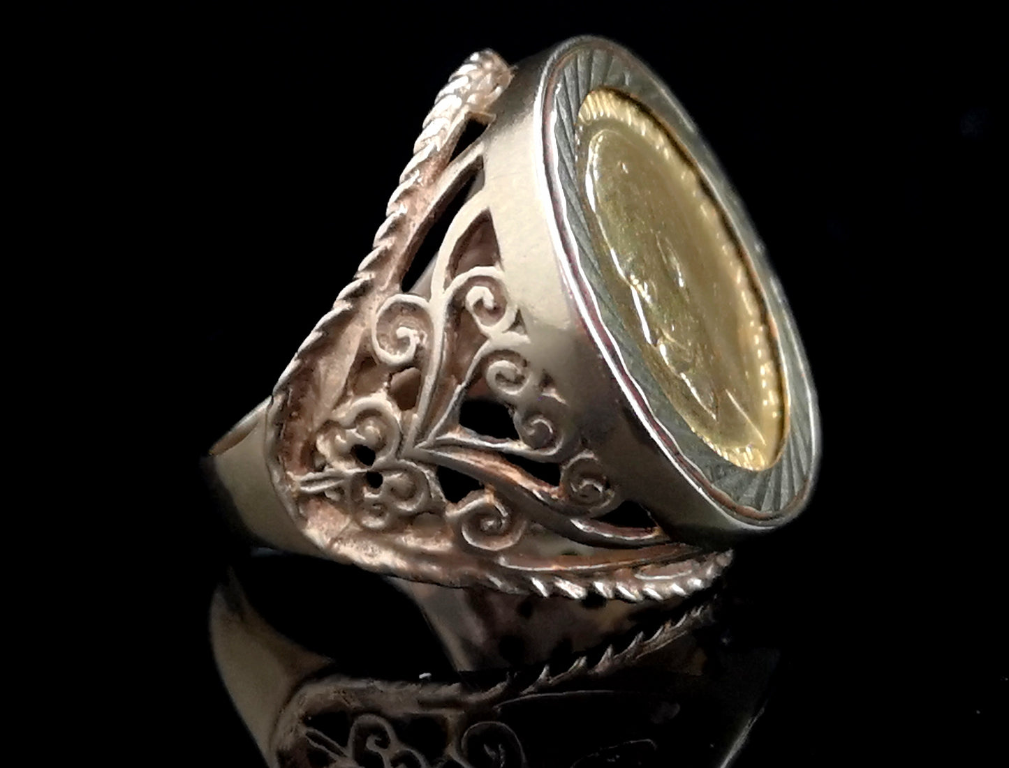 Antique 22ct gold Sovereign ring, 9ct gold mount