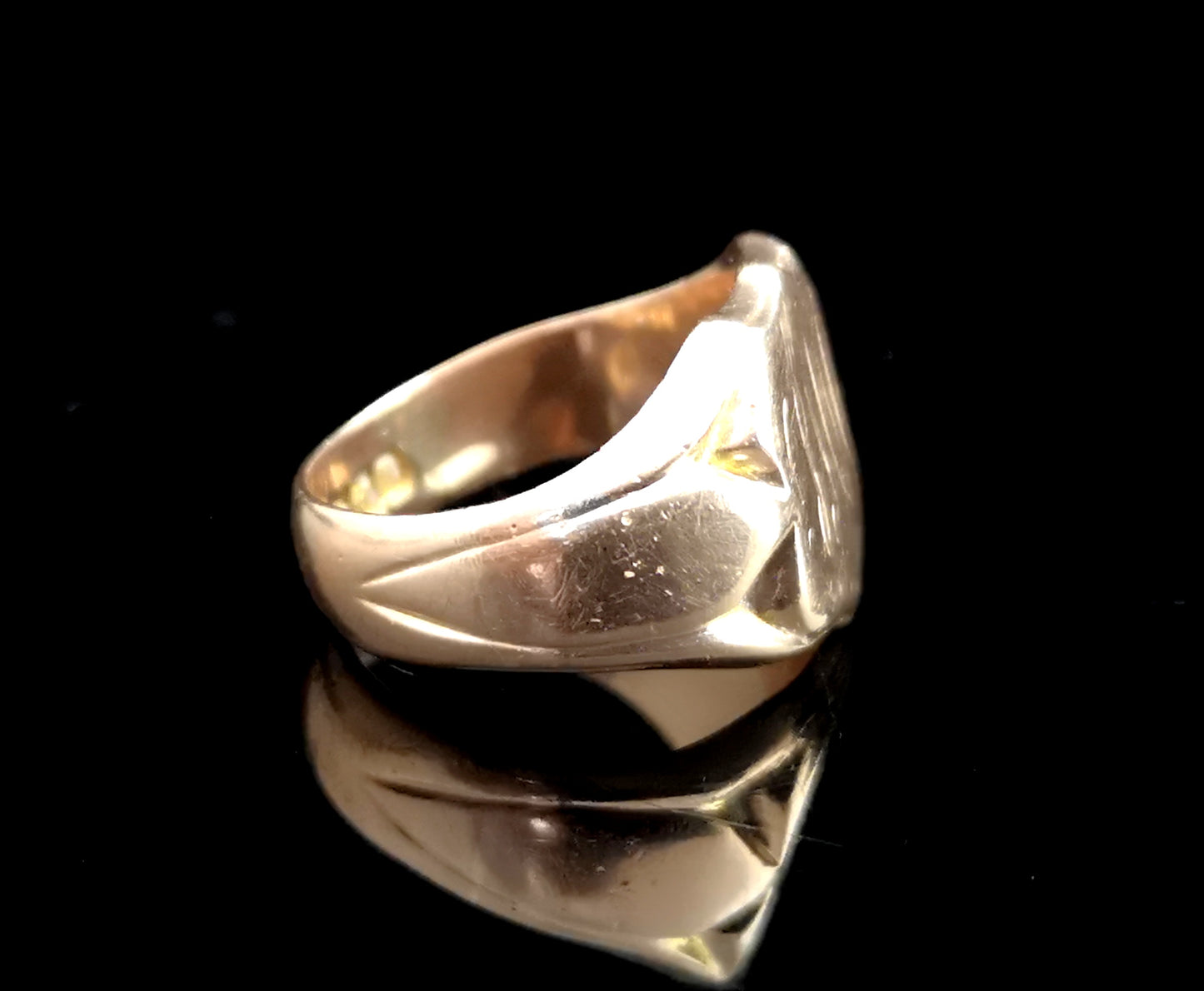 Antique 9ct Rose gold signet ring, shield shaped
