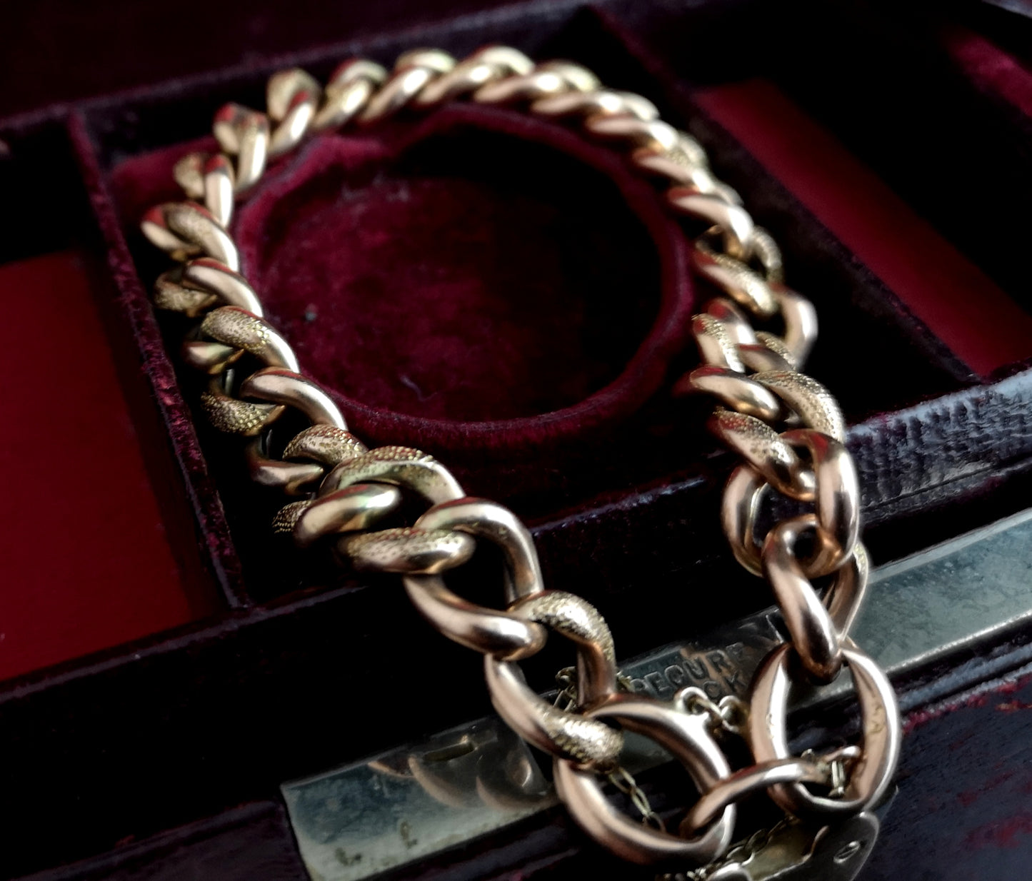 Antique Victorian 9ct gold curb link bracelet