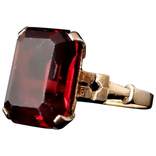 Vintage Art Deco 9ct gold ring, red paste stone