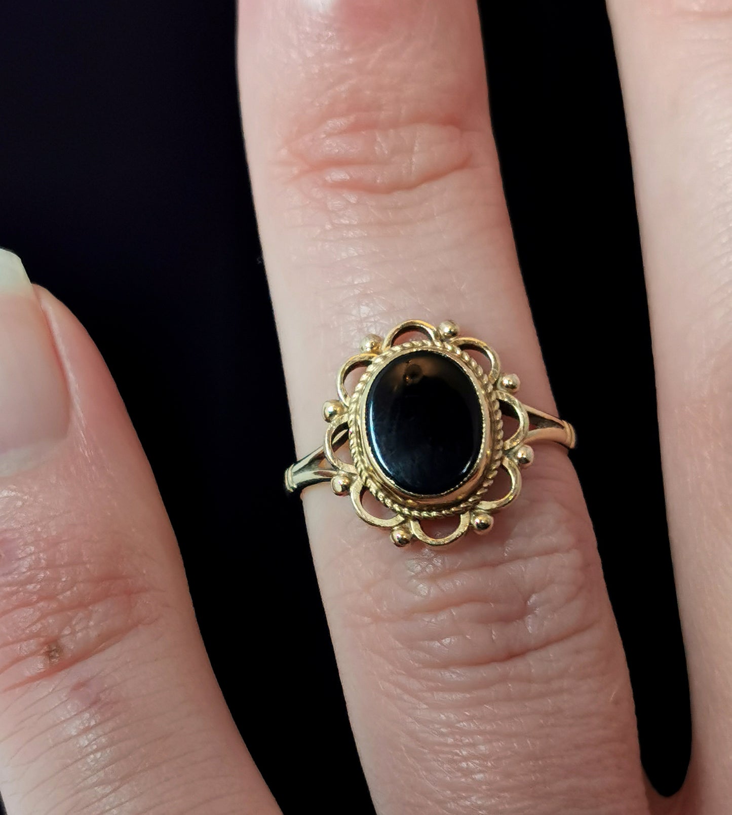 Vintage 9ct gold and Onyx cocktail ring