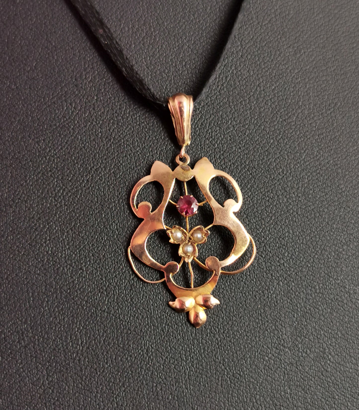 Antique Art Nouveau lavalier pendant, Ruby and pearl, 9ct gold