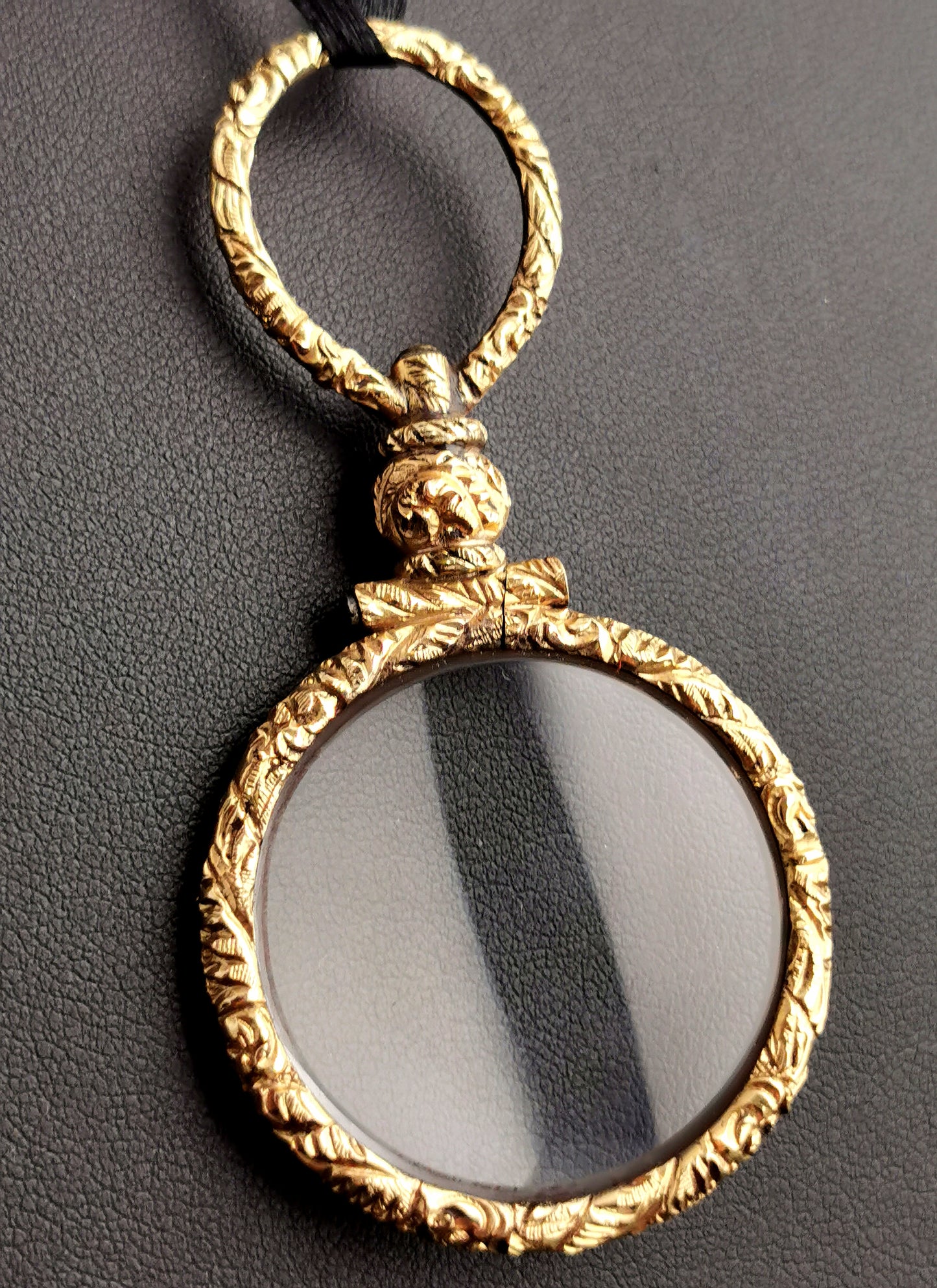 Antique Georgian gold quizzing glass, pendant, 9ct gold