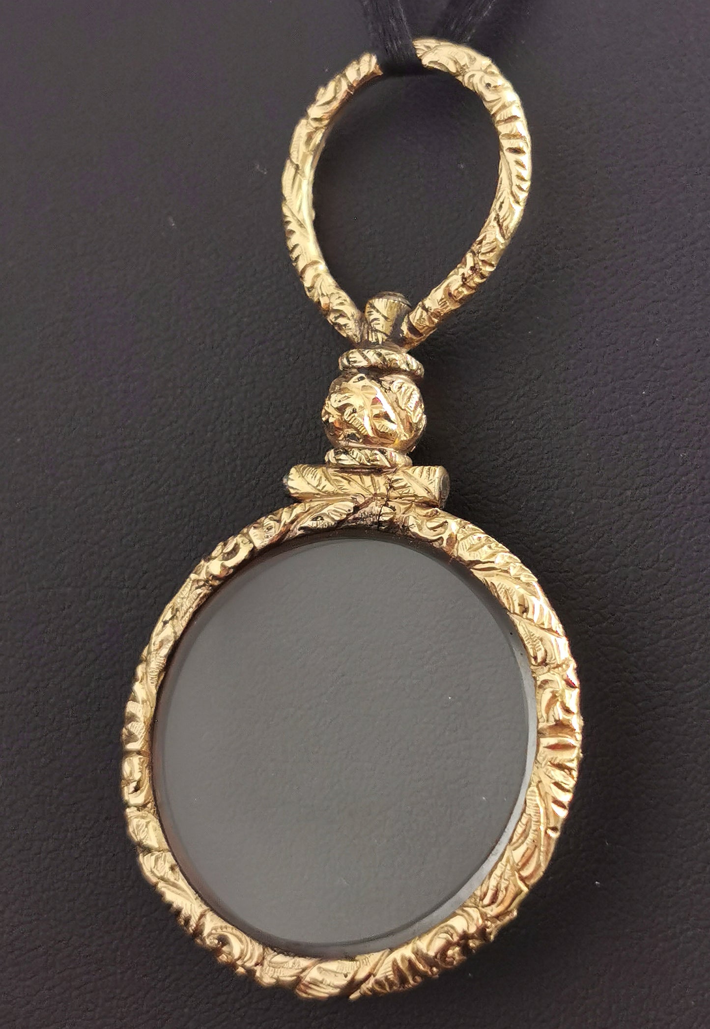 Antique Georgian gold quizzing glass, pendant, 9ct gold