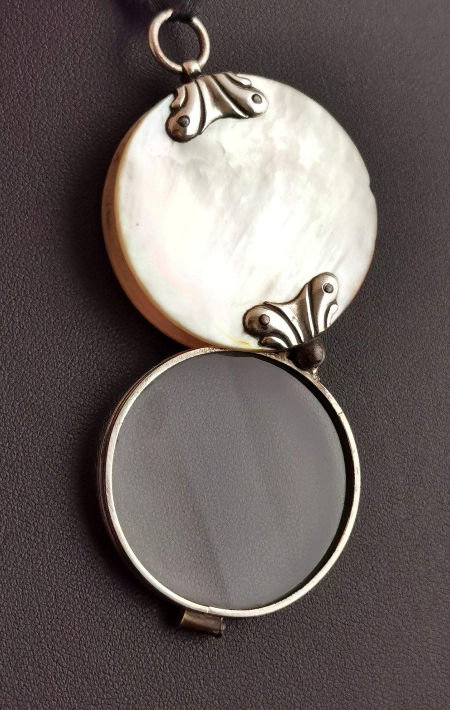 Antique Georgian quizzing glass, Pendant, Mother of Pearl and silver
