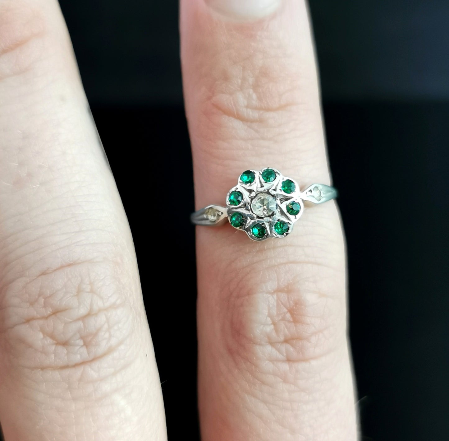 Art Deco flower ring, 9ct gold and silver, Emerald paste