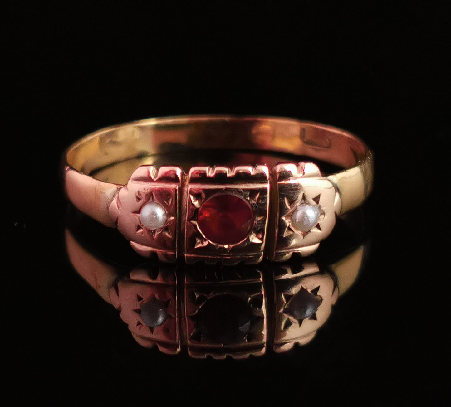 Victorian Garnet and pearl ring, 9ct gold