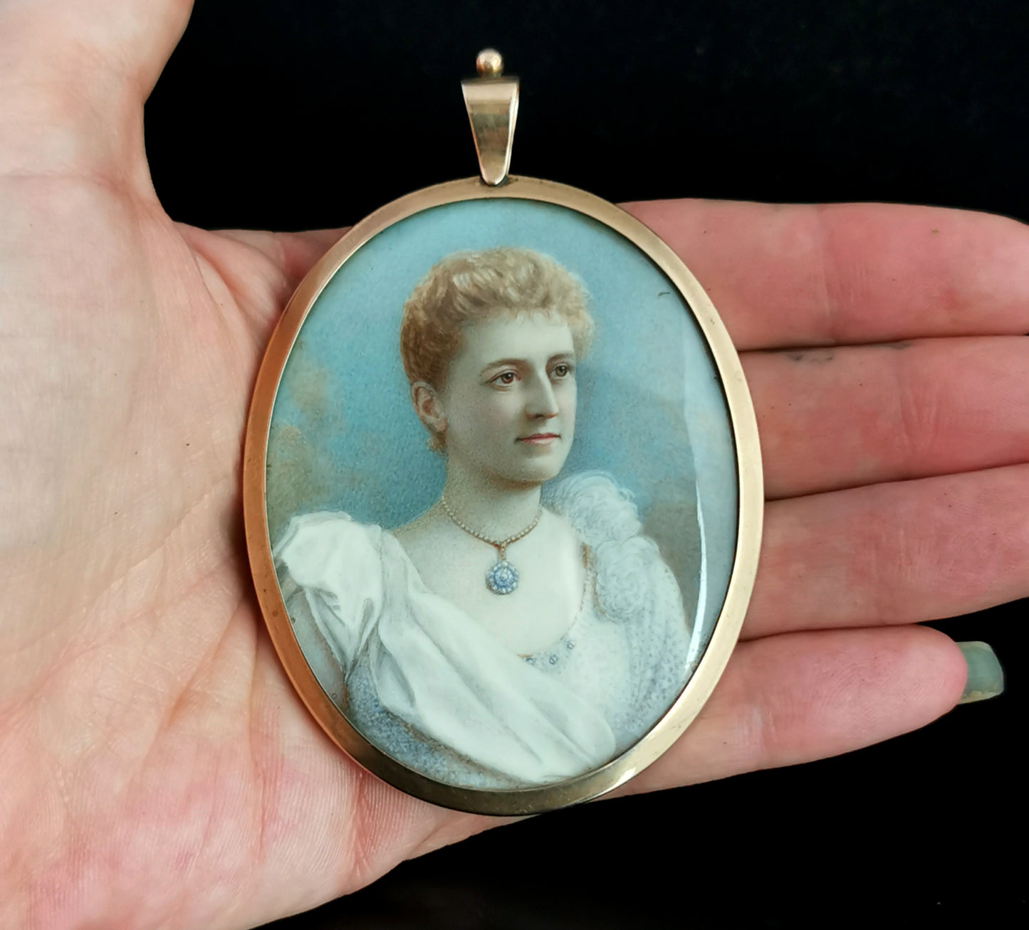Antique portrait miniature, mourning pendant, 9ct gold, cased