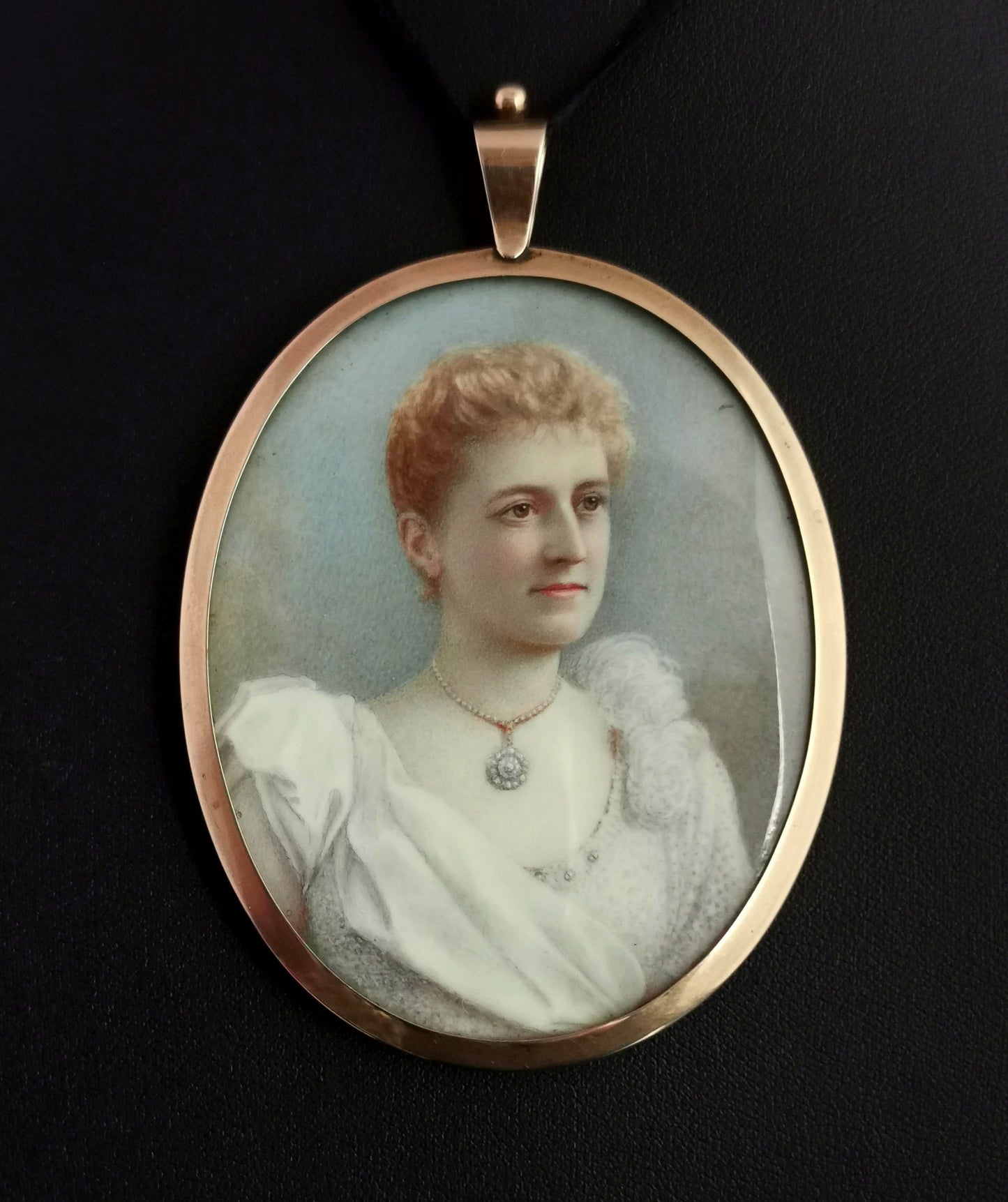 Antique portrait miniature, mourning pendant, 9ct gold, cased