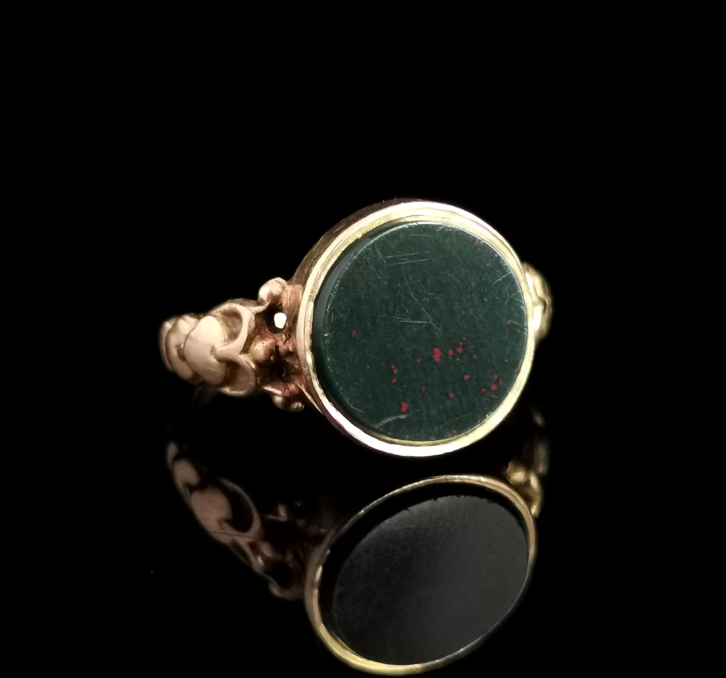 Antique 9ct gold Bloodstone signet ring