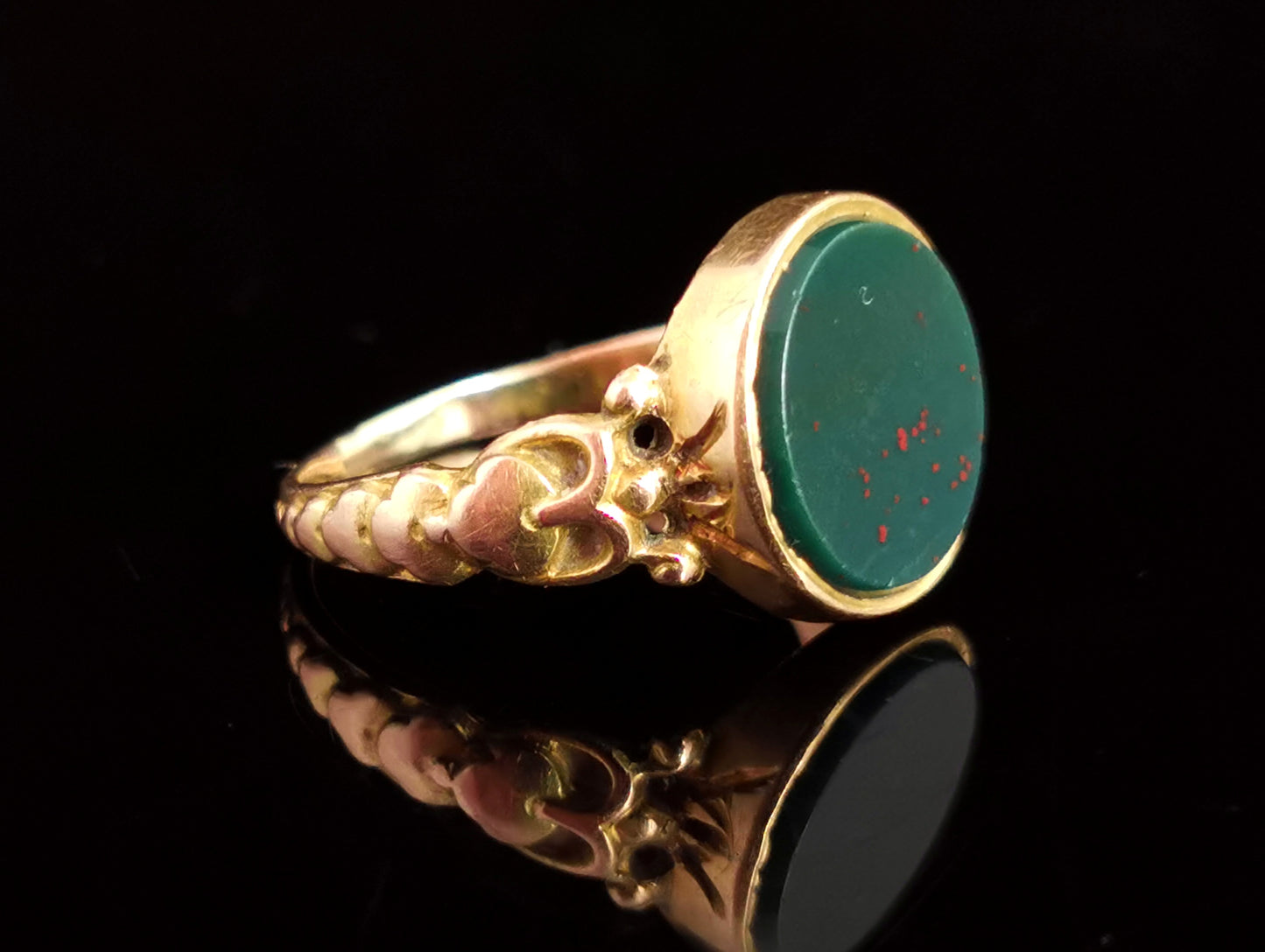 Antique 9ct gold Bloodstone signet ring