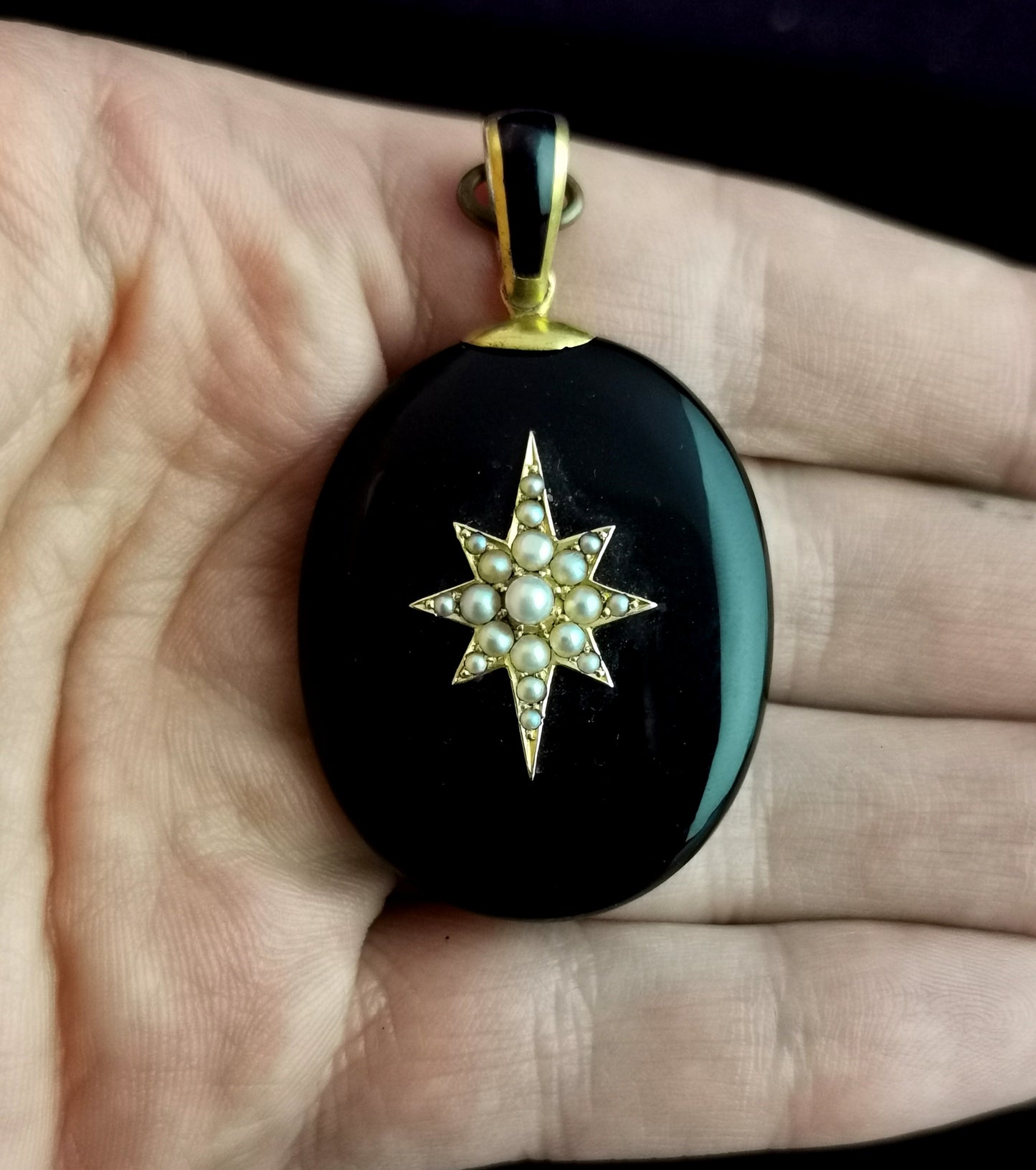 Victorian Onyx mourning locket, 15ct gold, pearl star