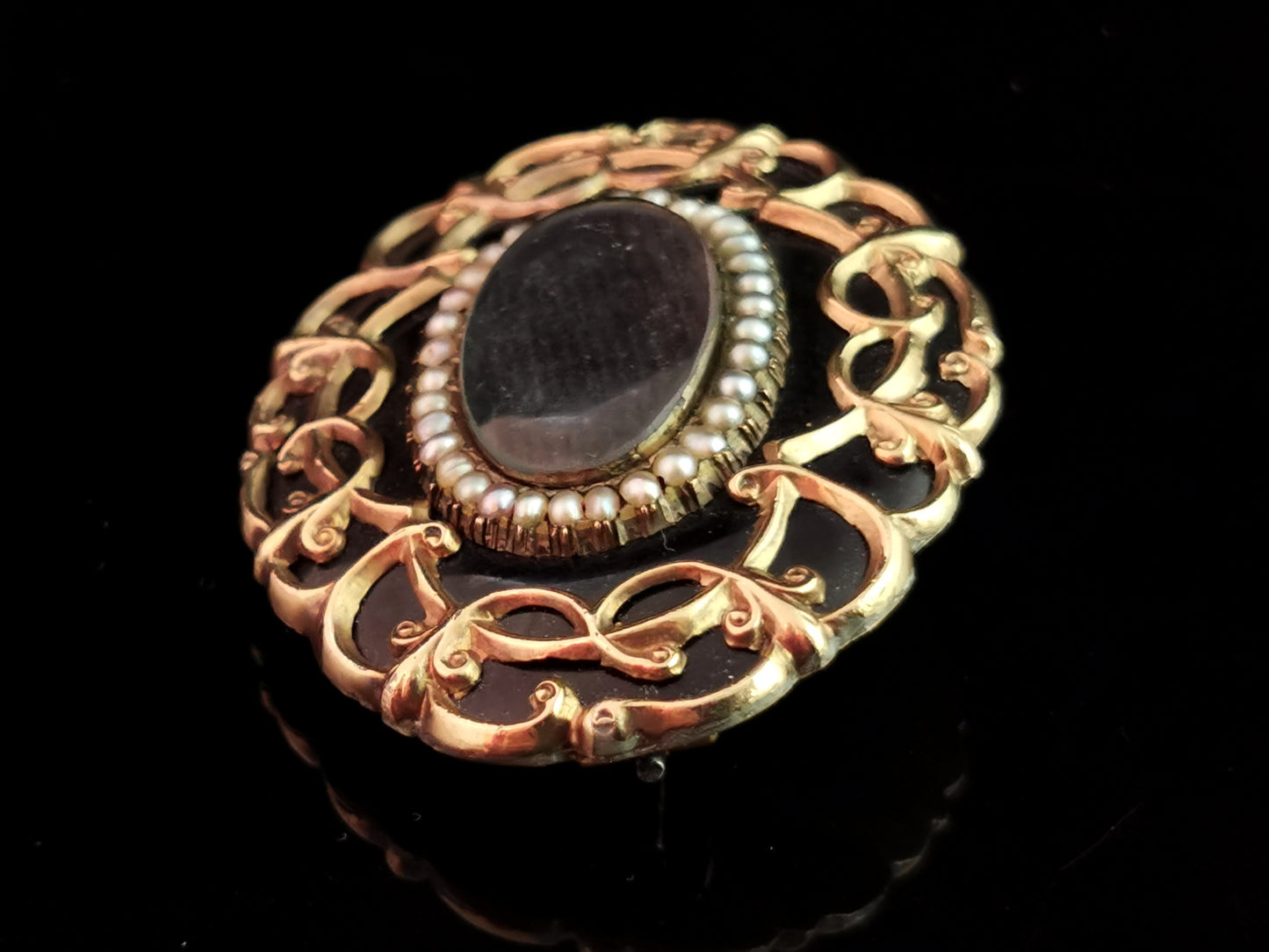 Victorian mourning brooch, 9ct gold, hairwork and seed pearl