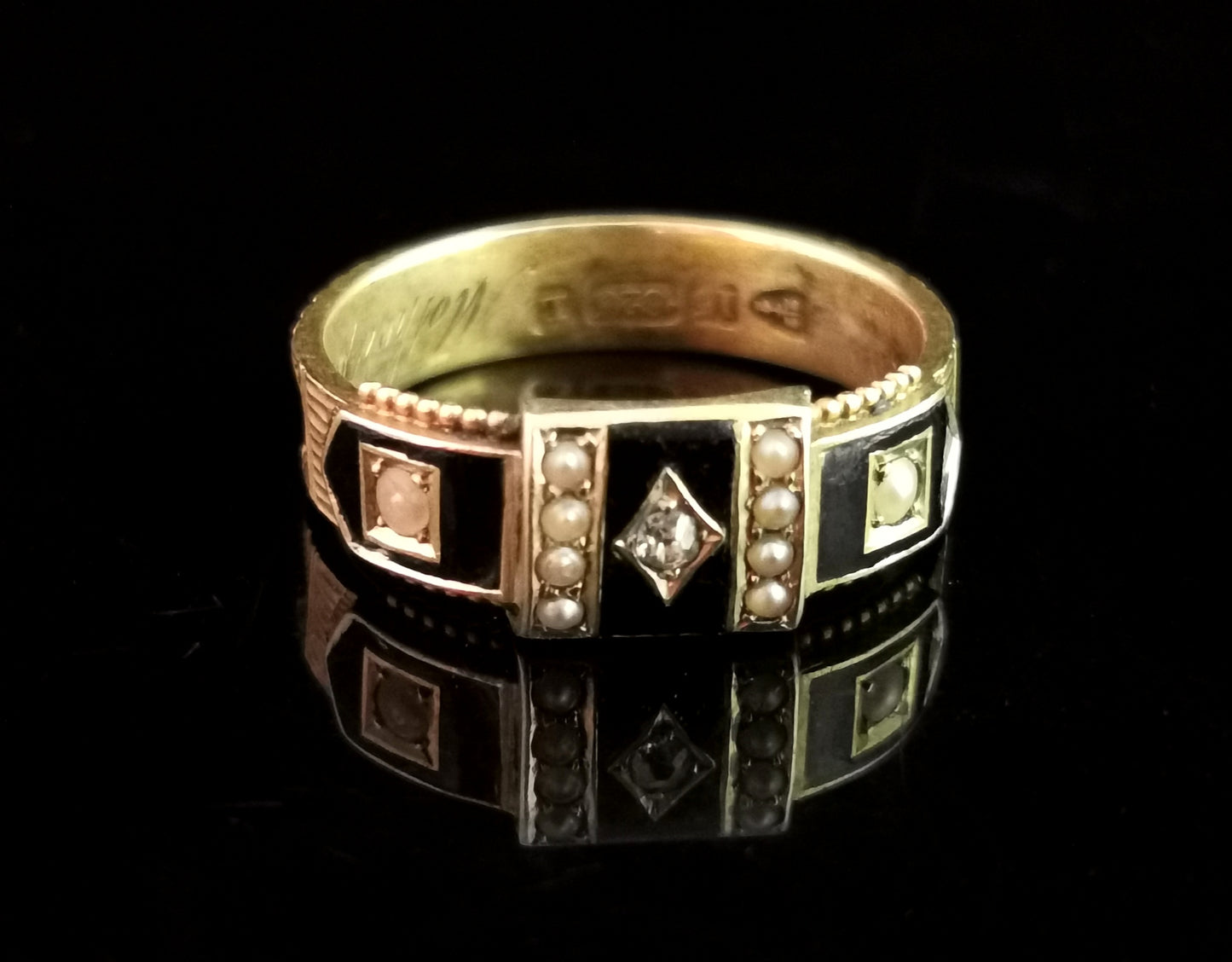 Victorian mourning ring, 15ct gold, pearl, black enamel and hairwork