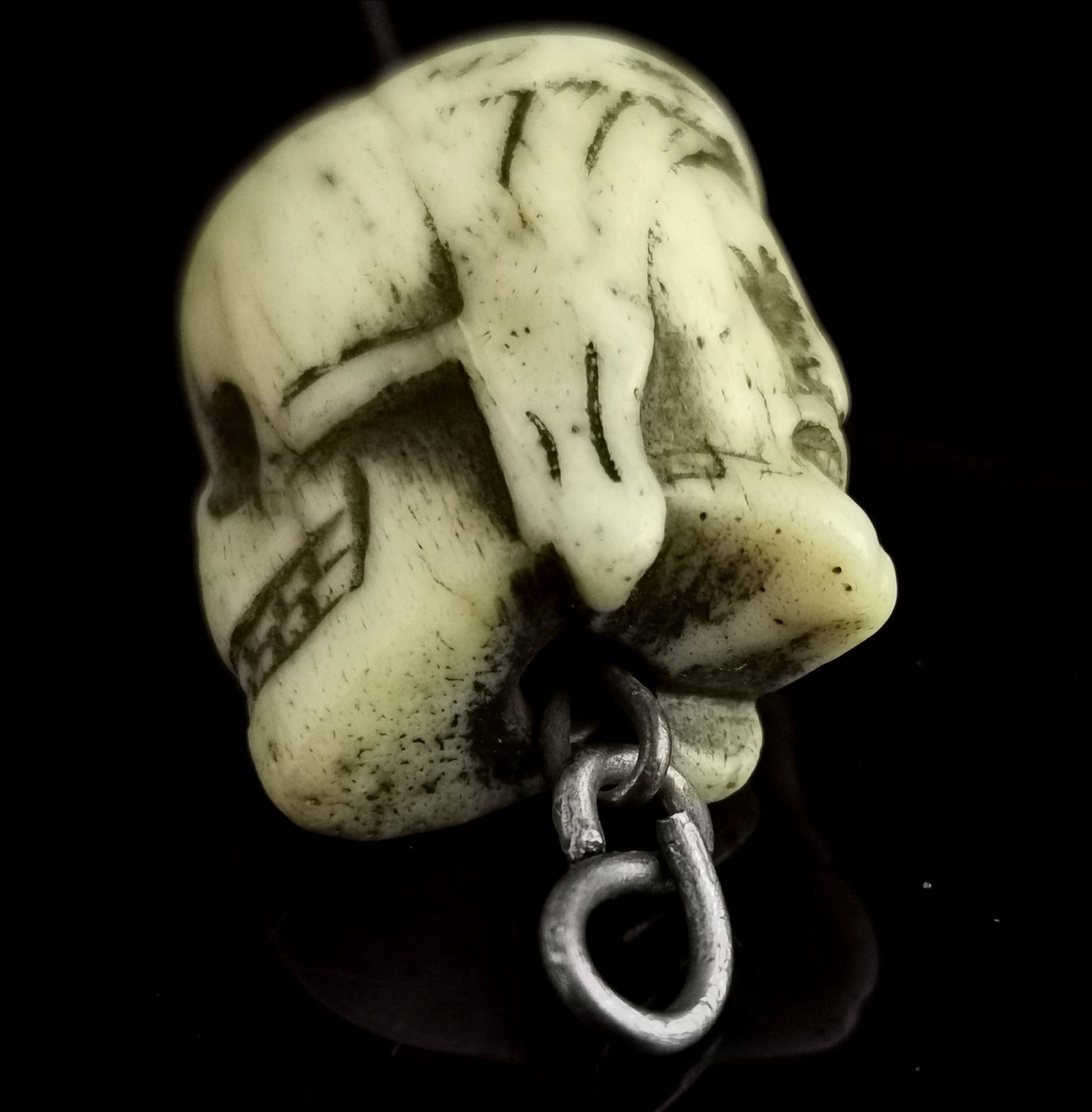 Rare Georgian Memento Mori pendant, Skull and Jesus, 18th century