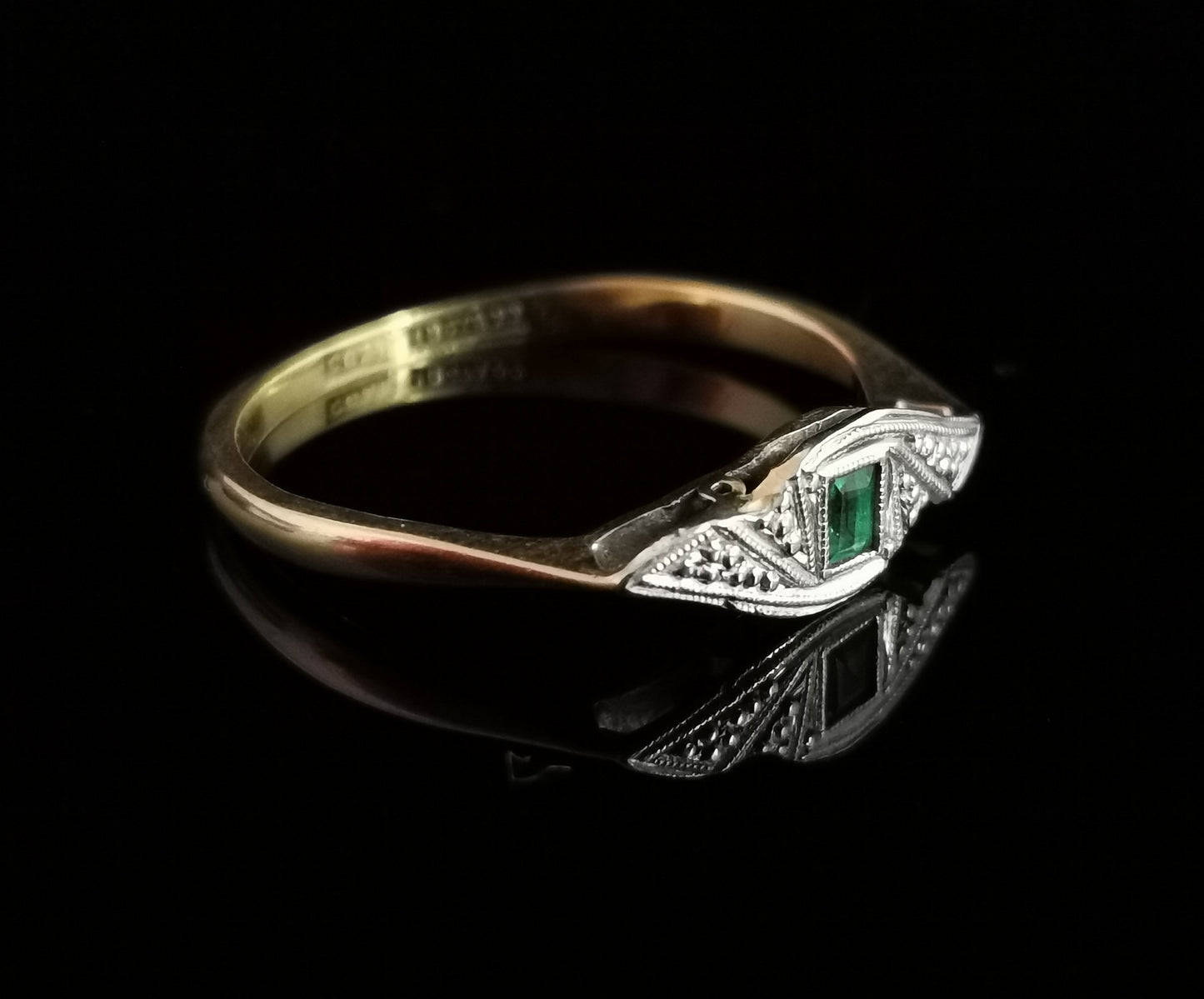 Art Deco emerald ring, 18ct gold and platinum