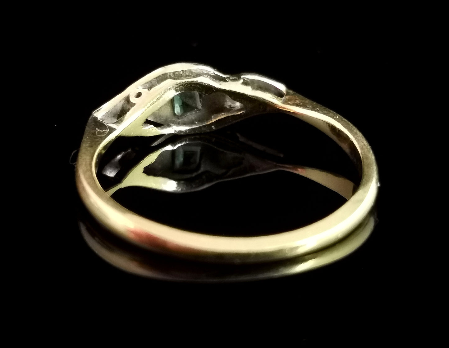 Art Deco emerald ring, 18ct gold and platinum