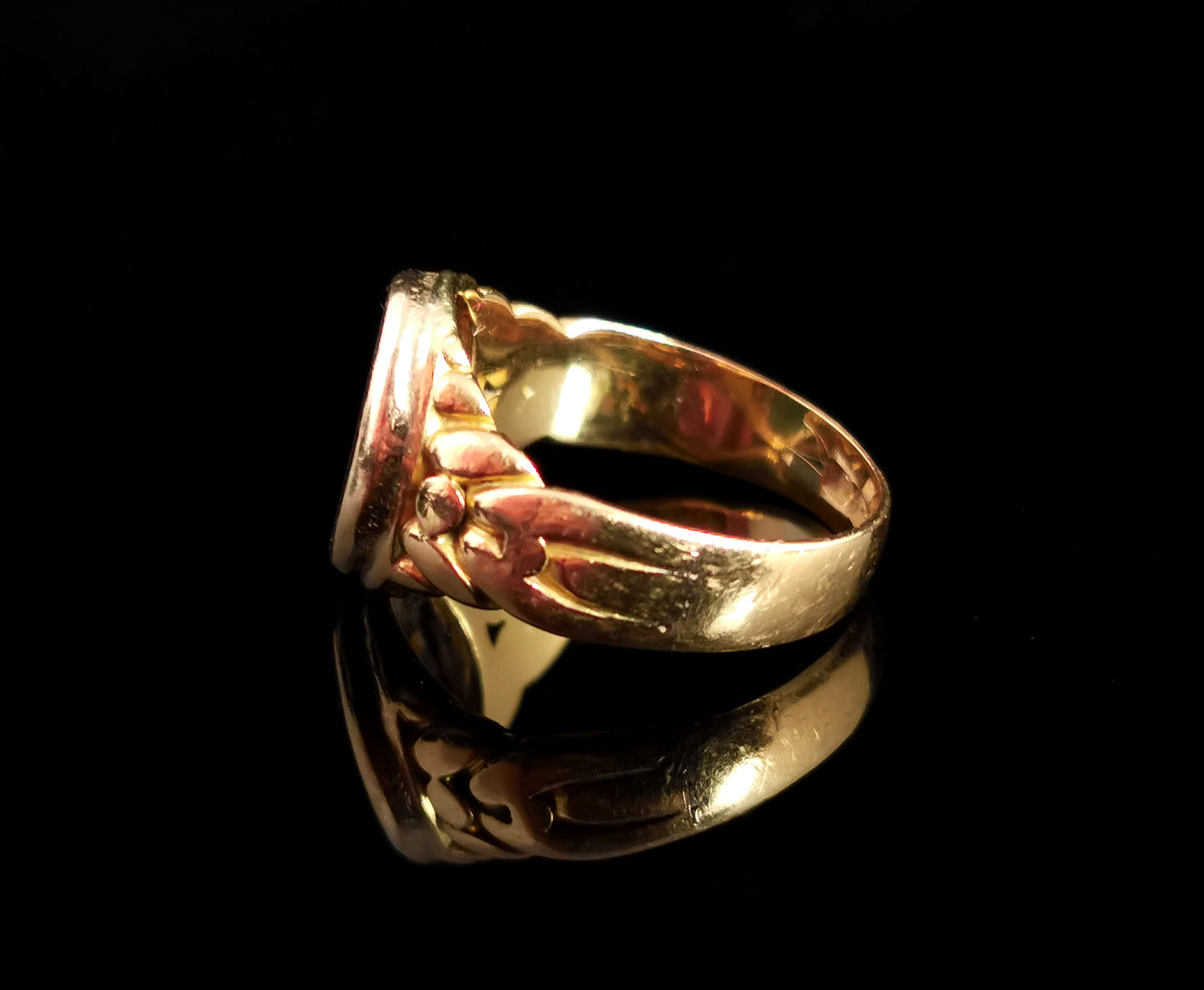 Antique 18ct gold Bloodstone signet ring