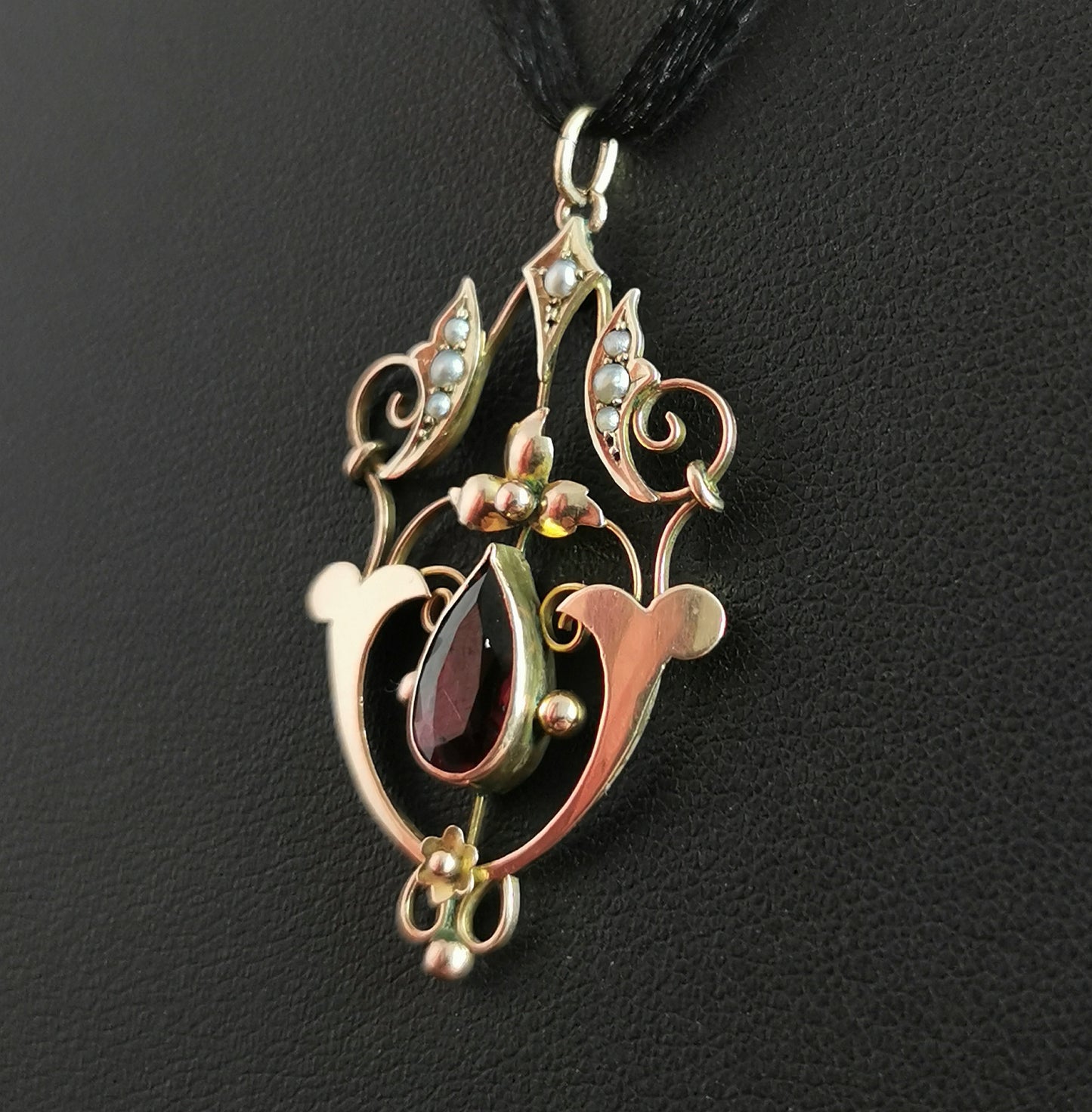 Antique Art Nouveau pendant, 9ct gold, garnet and pearl