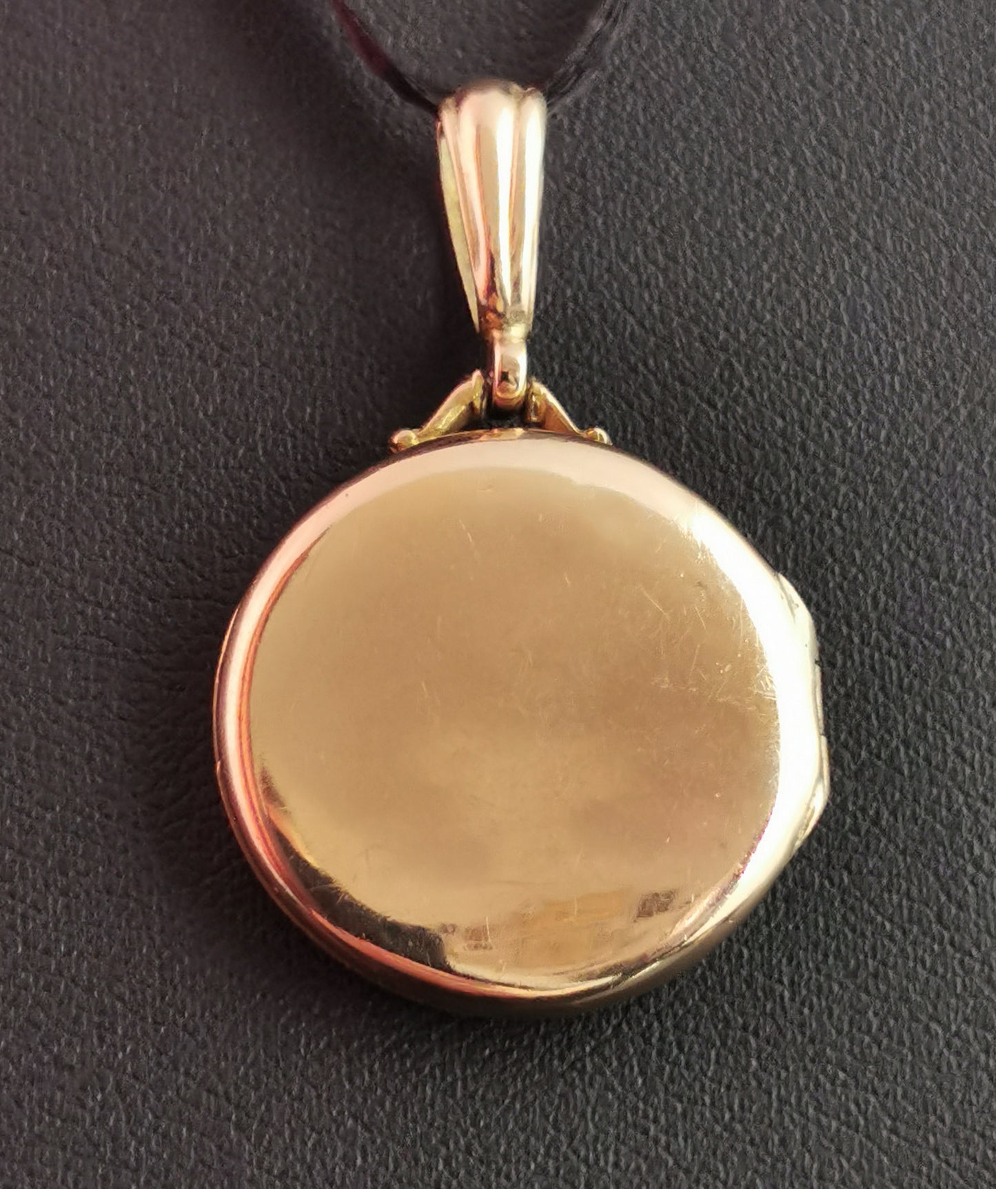 Antique 9ct gold locket pendant, 1910s