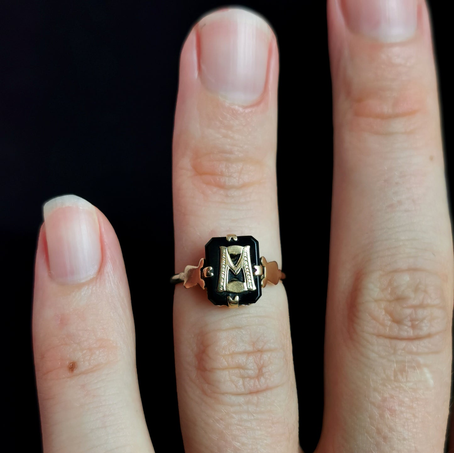 Antique Victorian mourning ring, initial M, onyx and 9ct gold